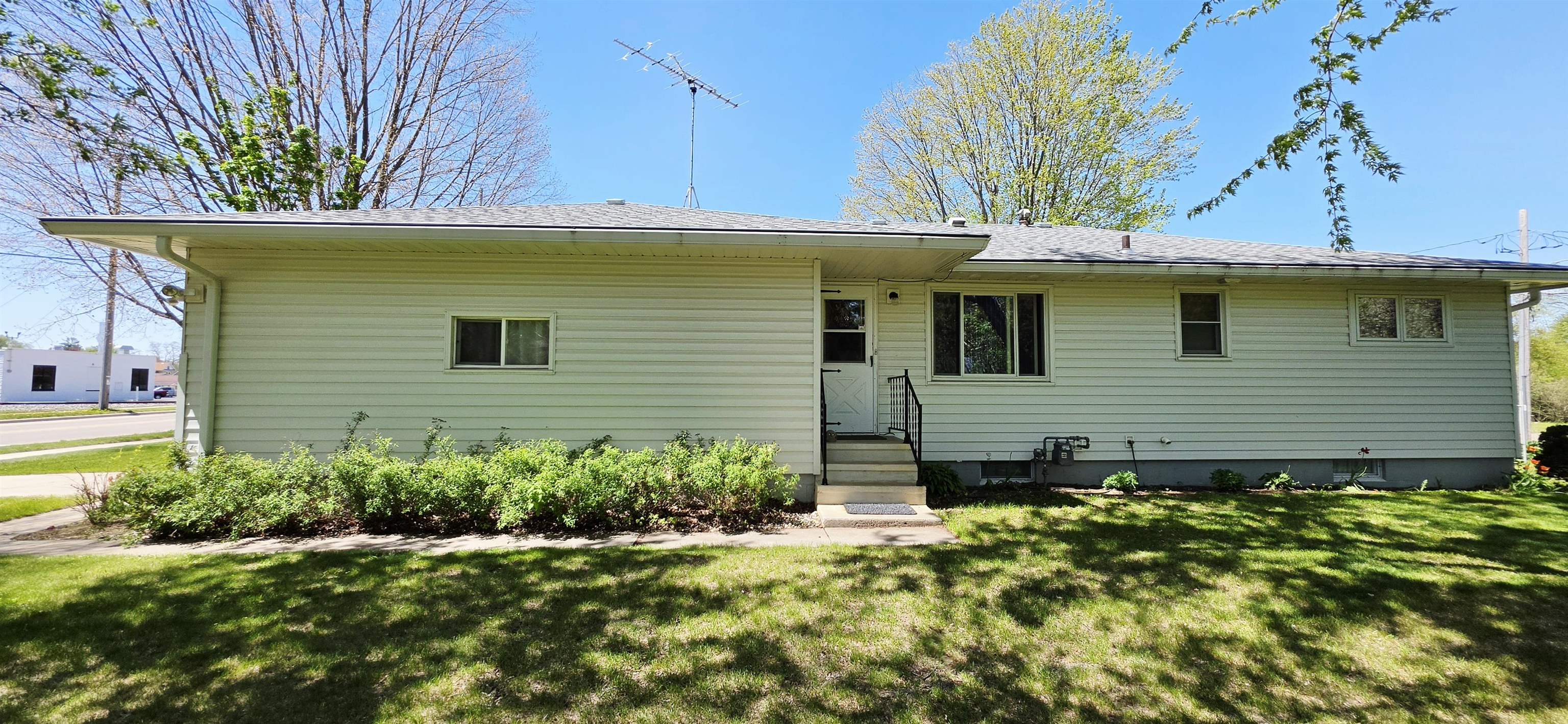707 E 5TH Street