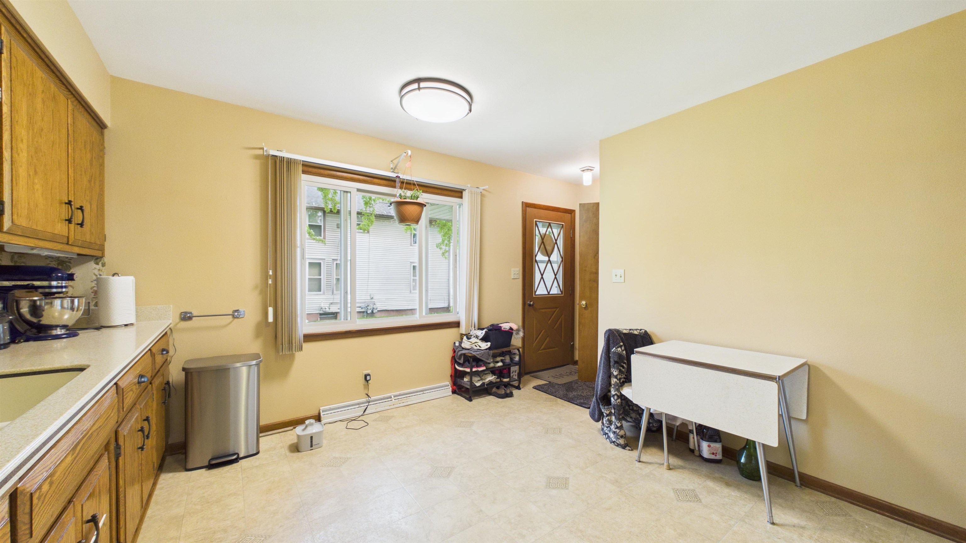 707 E 5TH Street