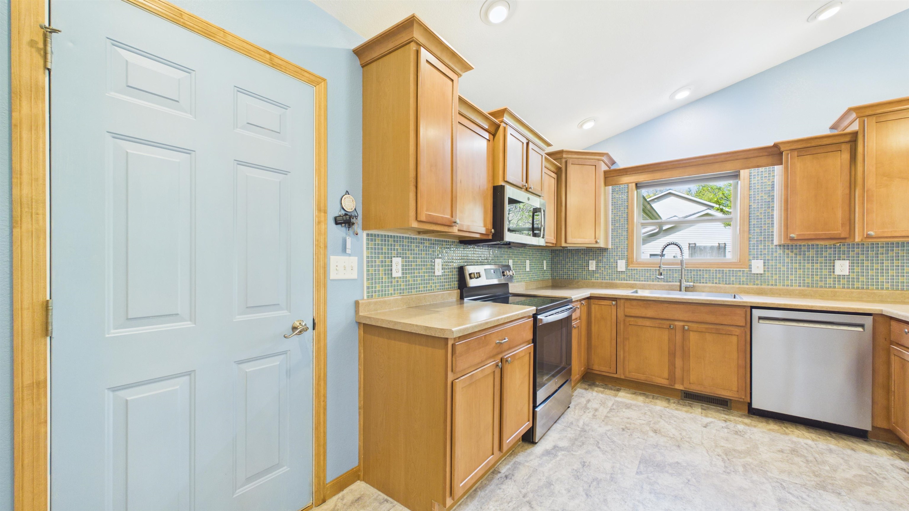 5710 RIPPLING CREEK Drive