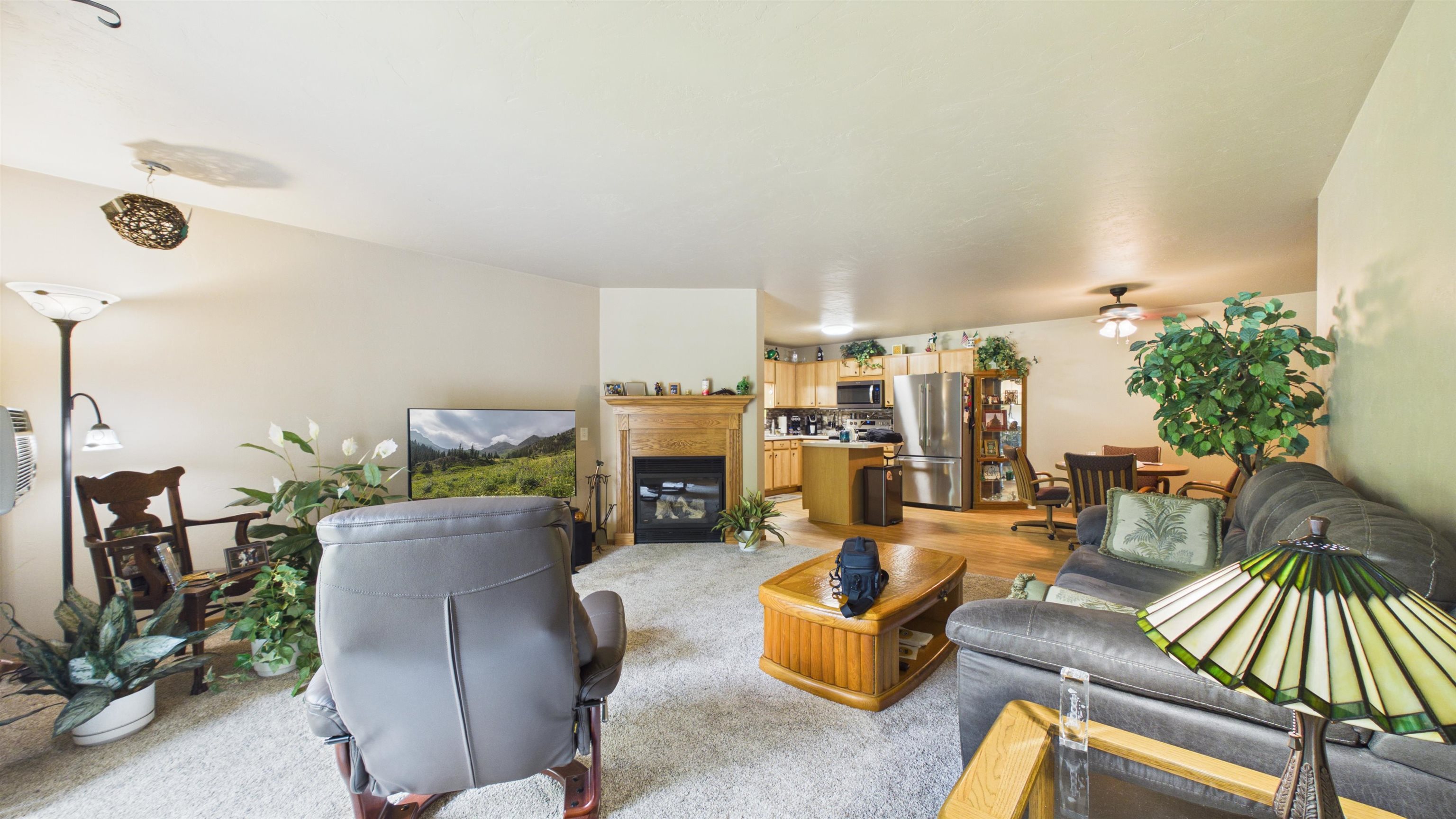 3325 N CASALOMA Drive Unit: 40