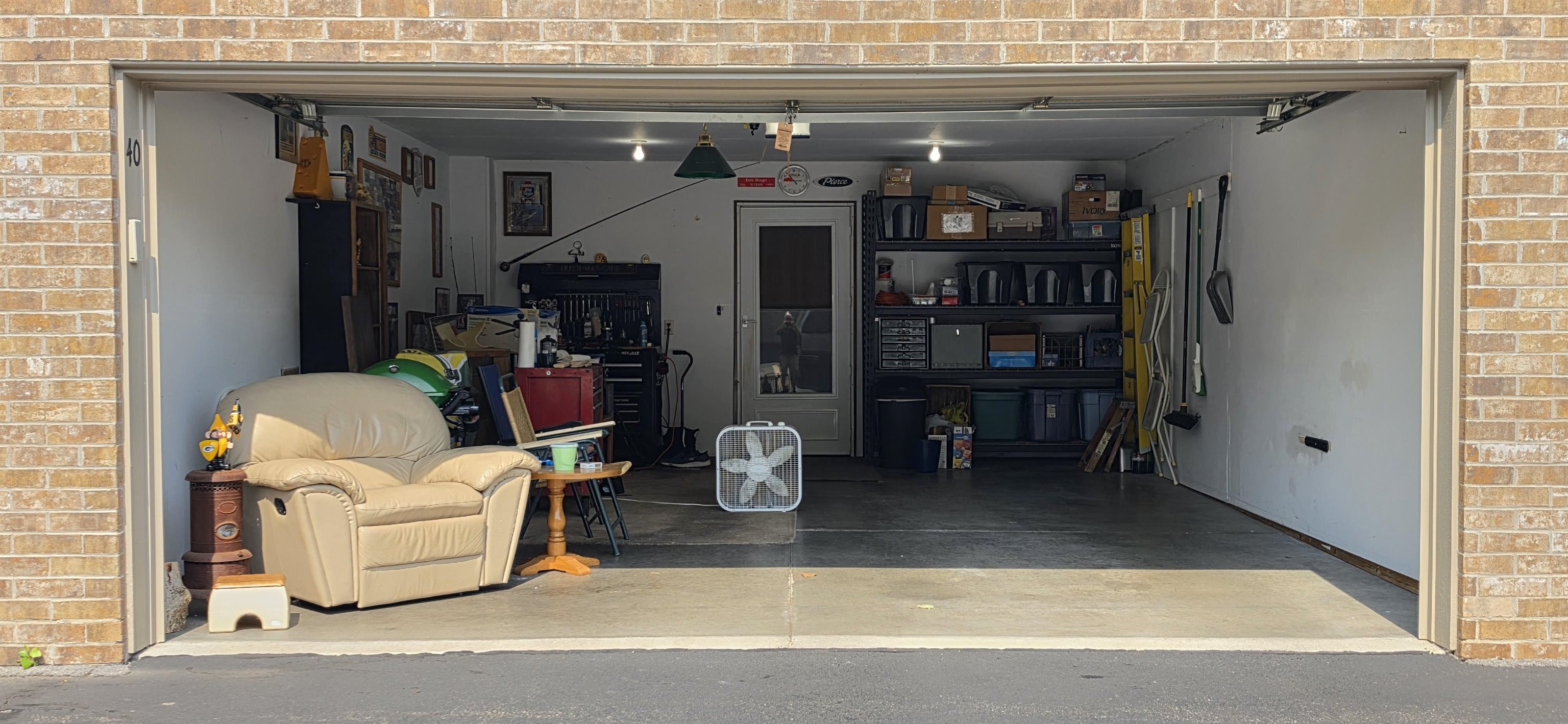 3325 N CASALOMA Drive Unit: 40