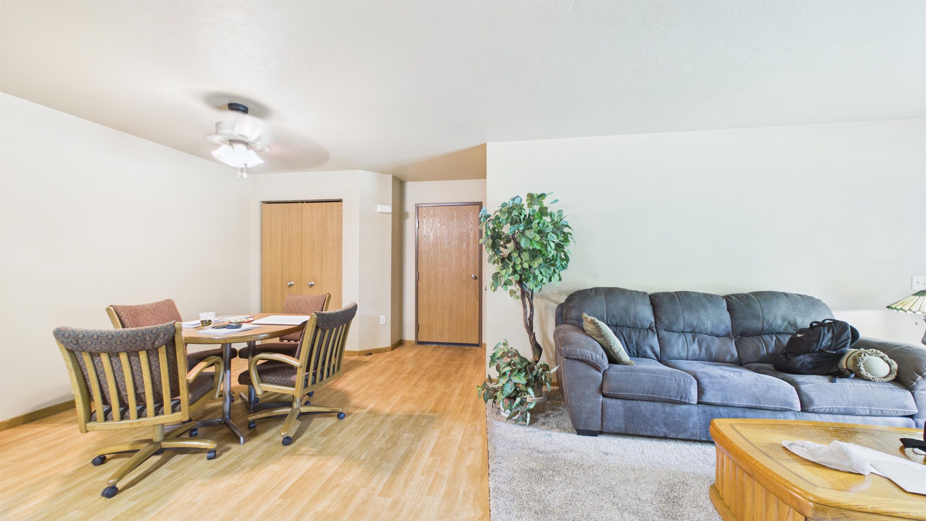 3325 N CASALOMA Drive Unit: 40