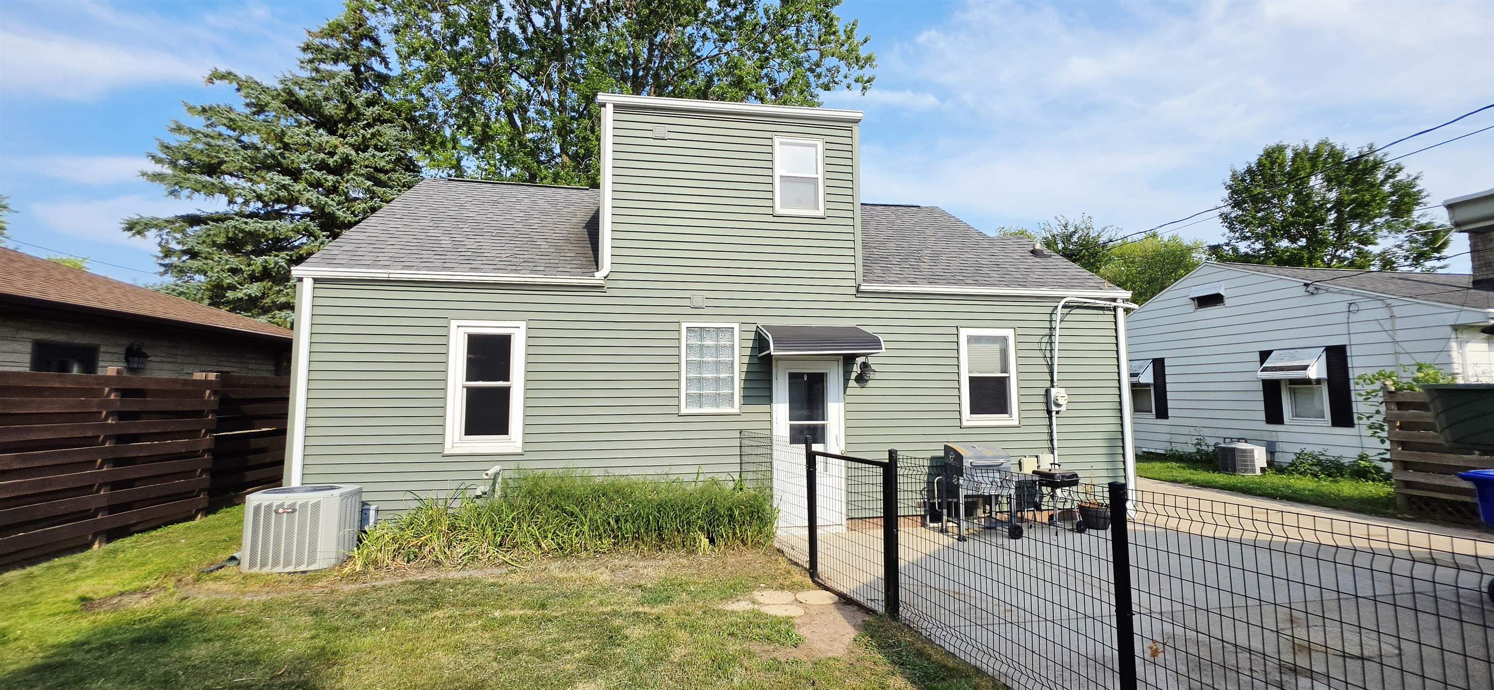 919 N SHARON Street