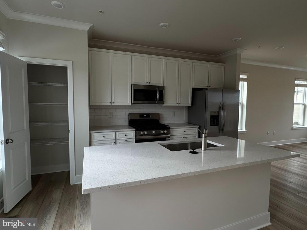 2208 WINTERBERRY LANE I