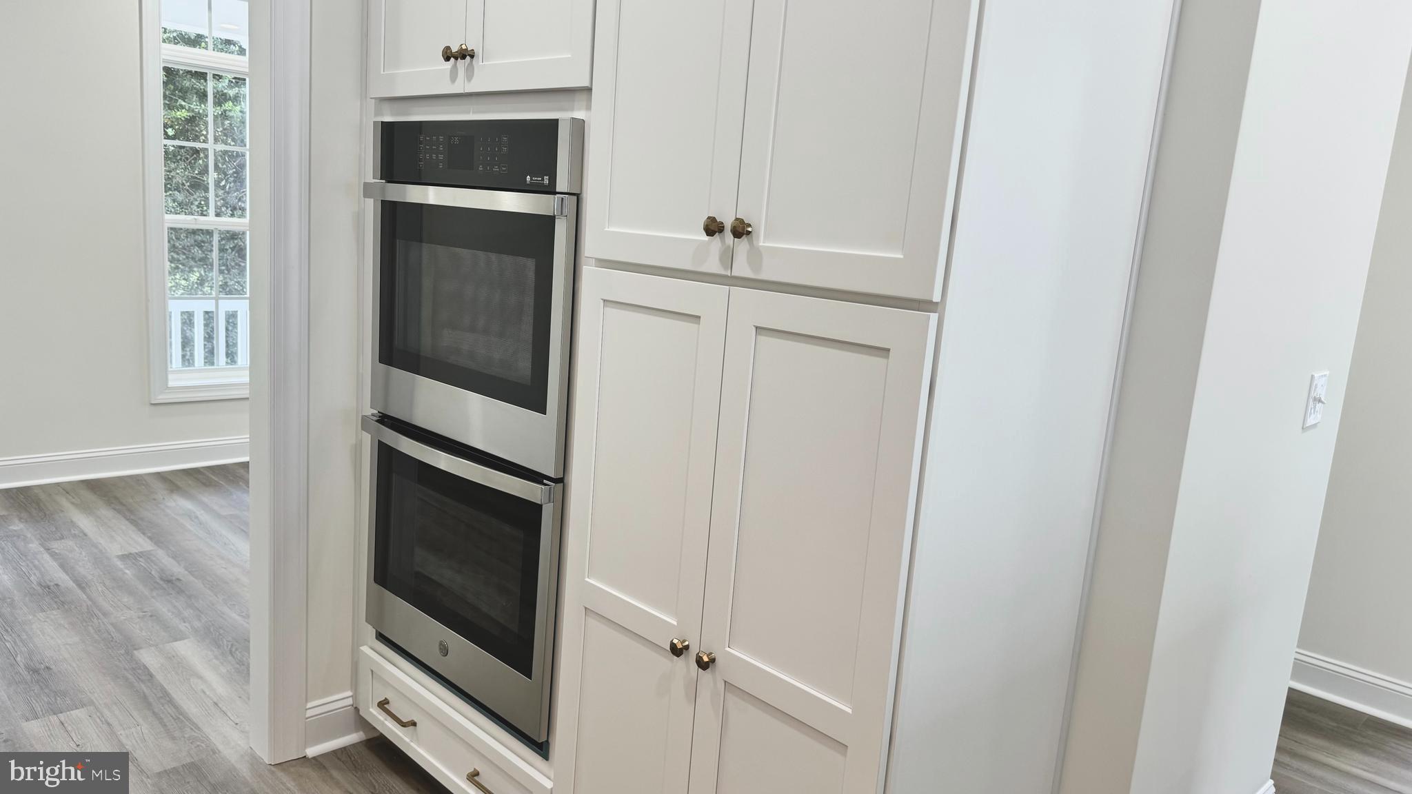 300 DIXON STREET 208