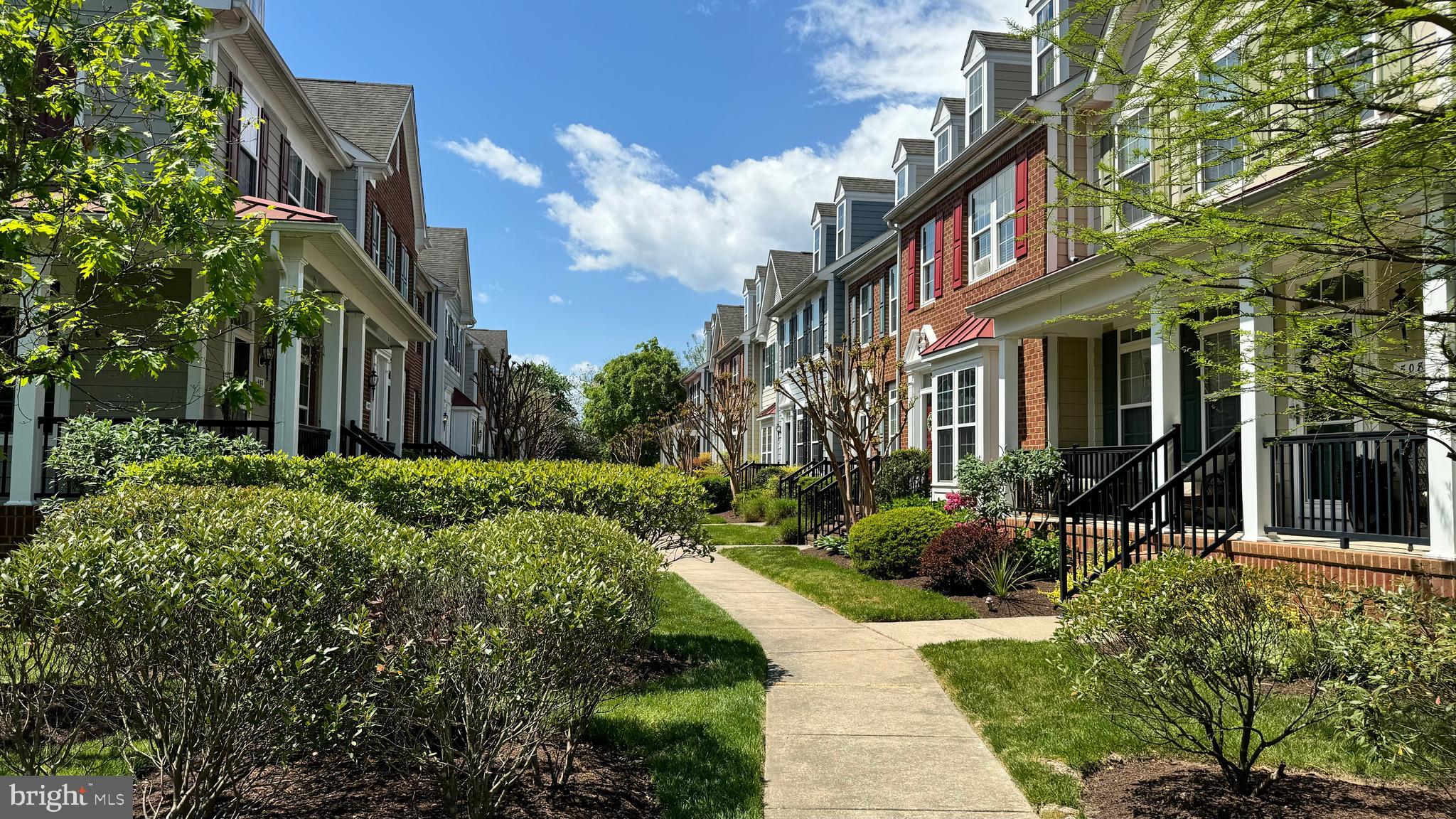 300 DIXON STREET 208