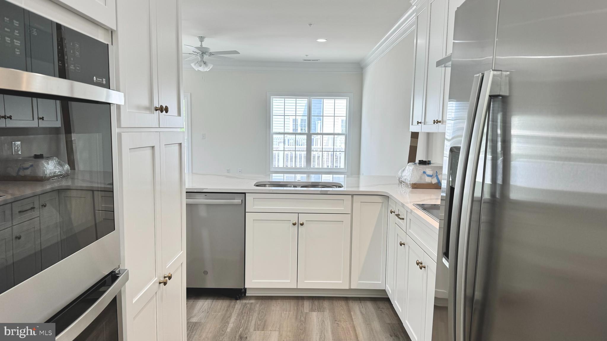 300 DIXON STREET 208