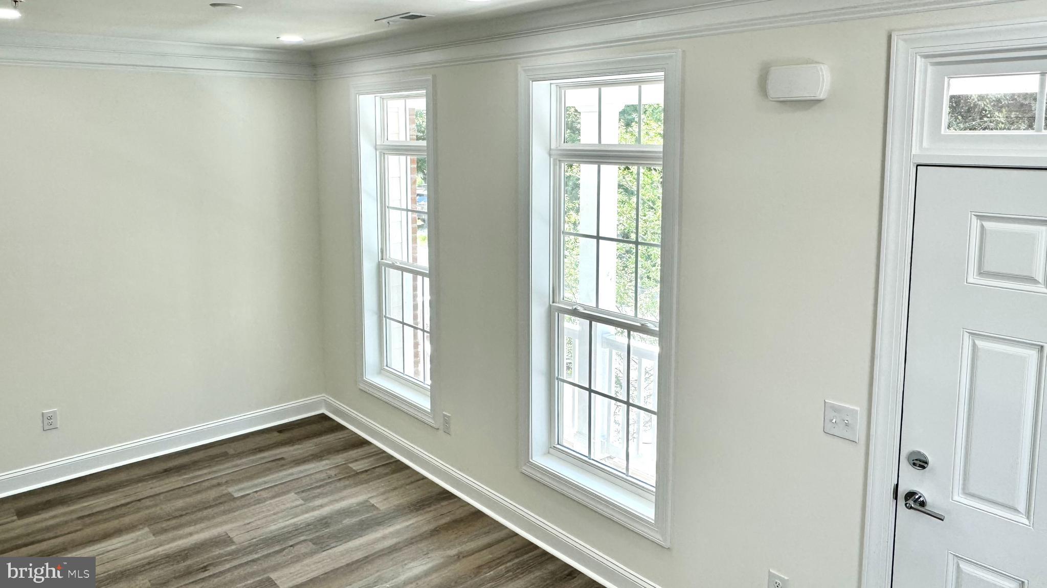 300 DIXON STREET 208