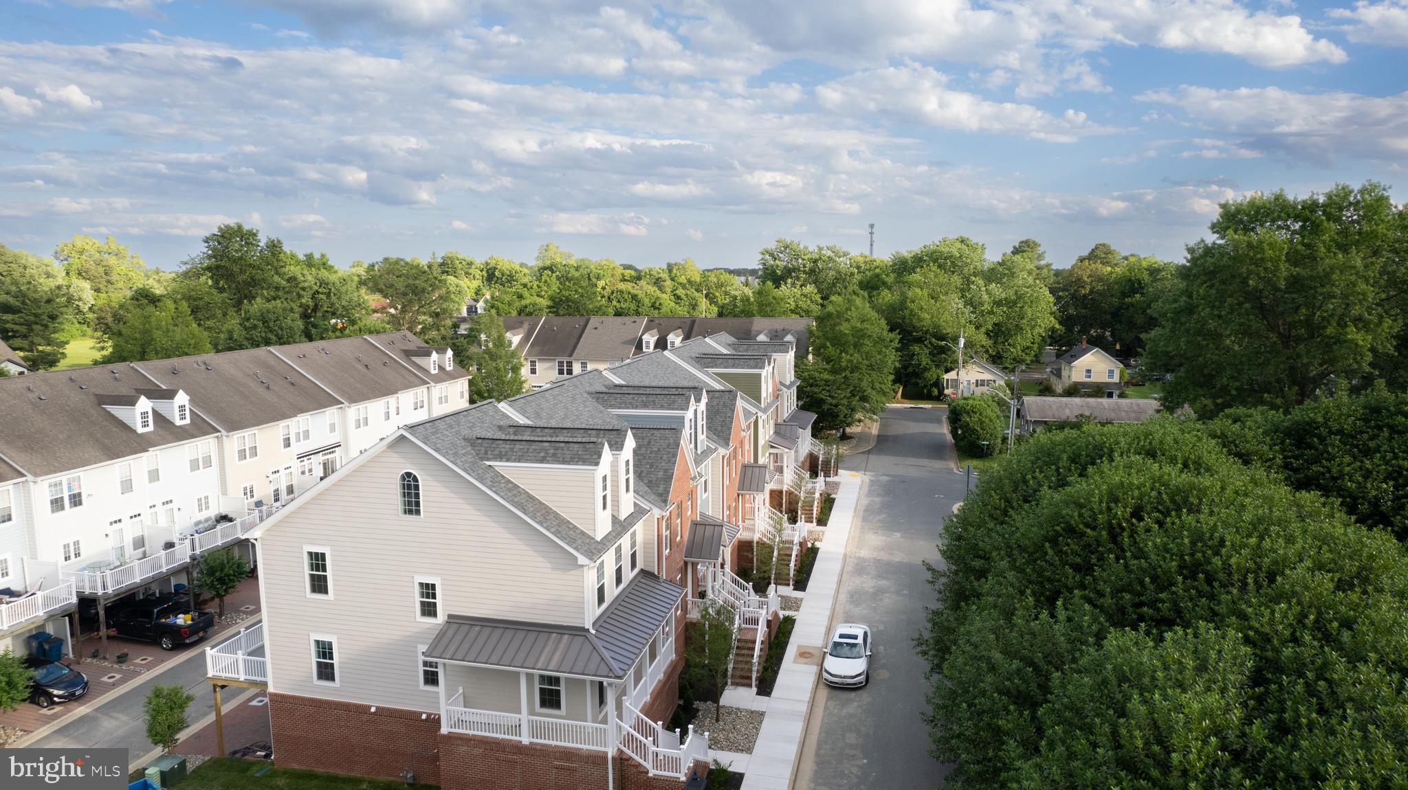 300 DIXON STREET 208