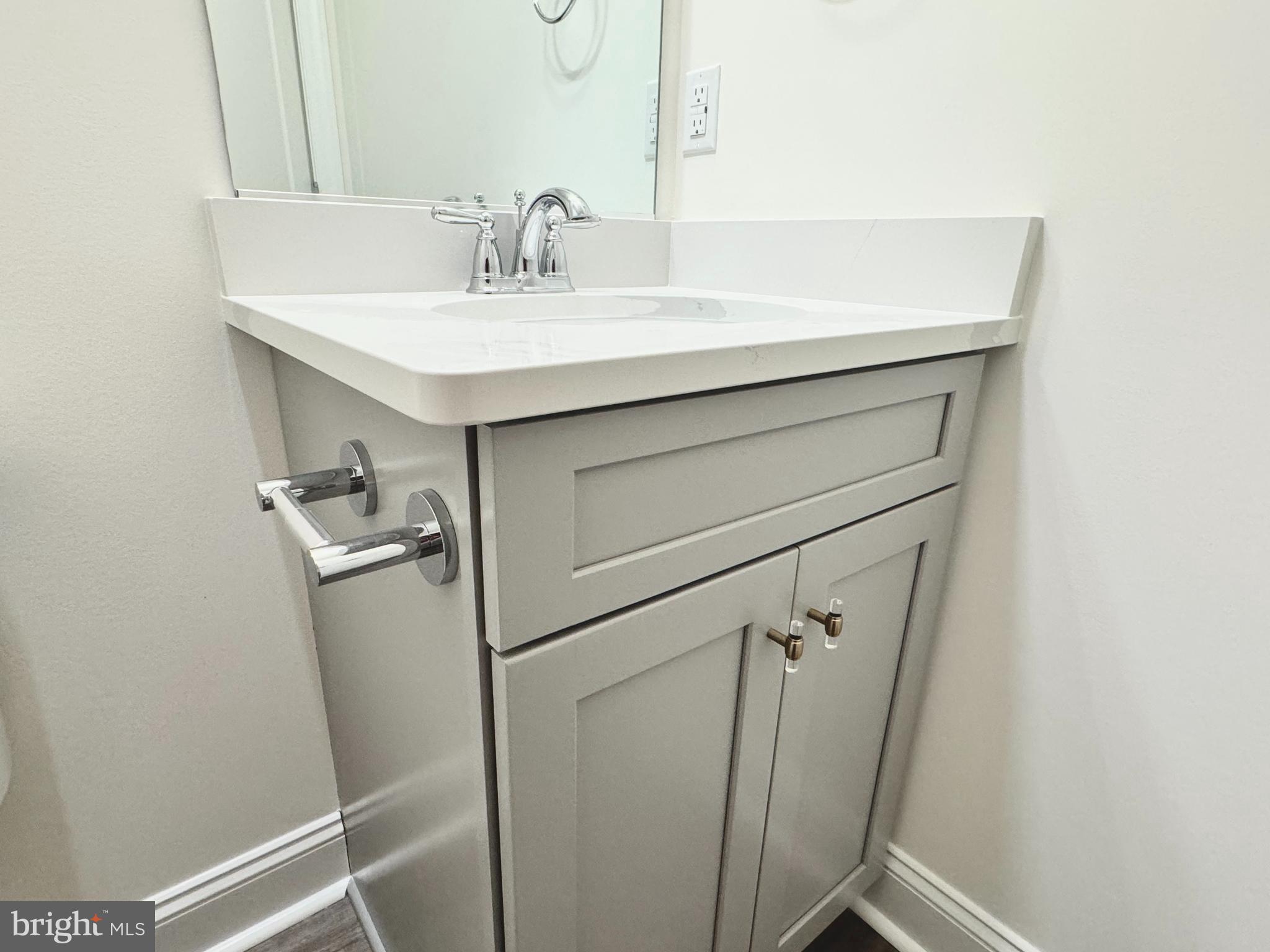 300 DIXON STREET 208