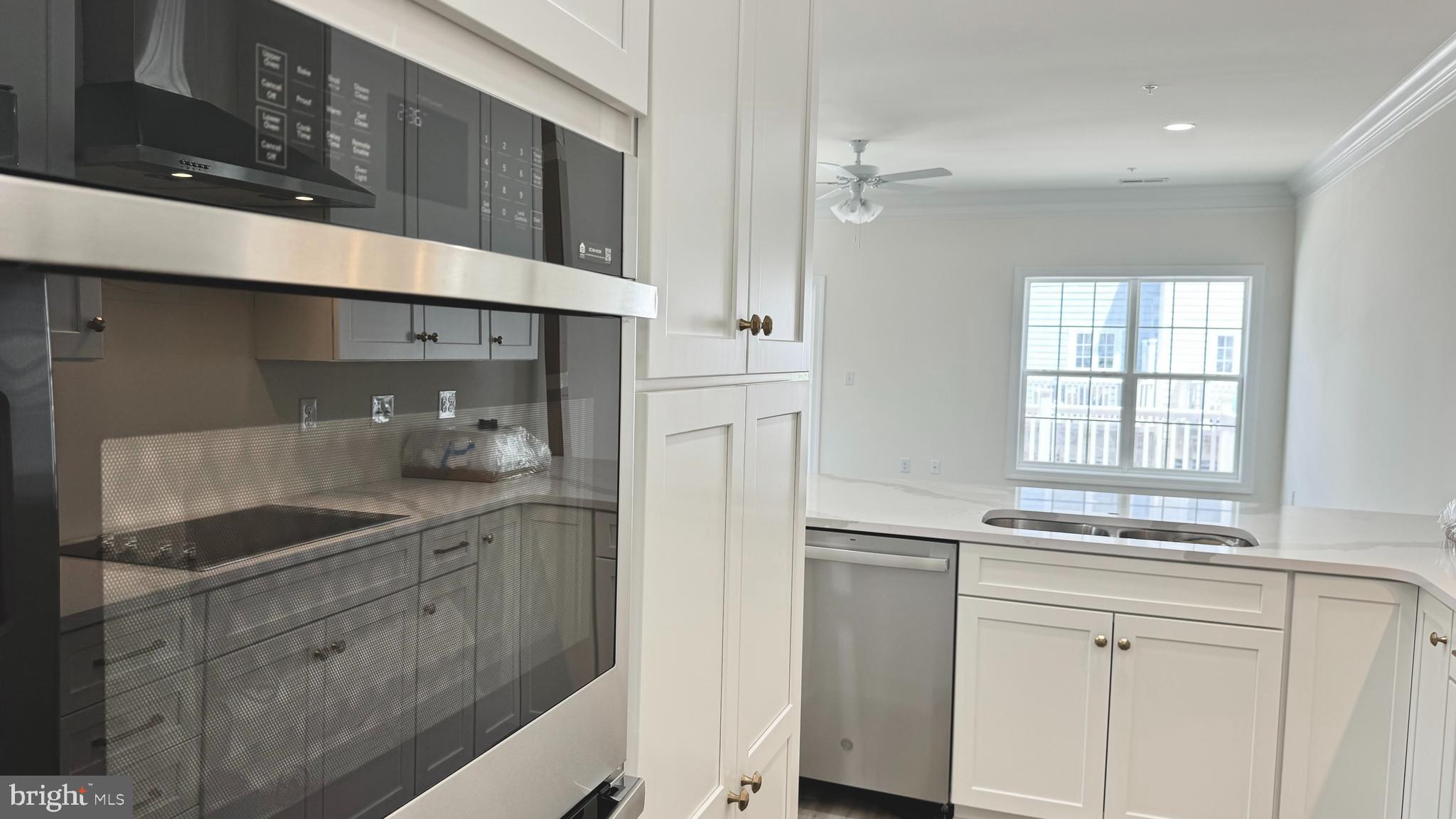 300 DIXON STREET 208