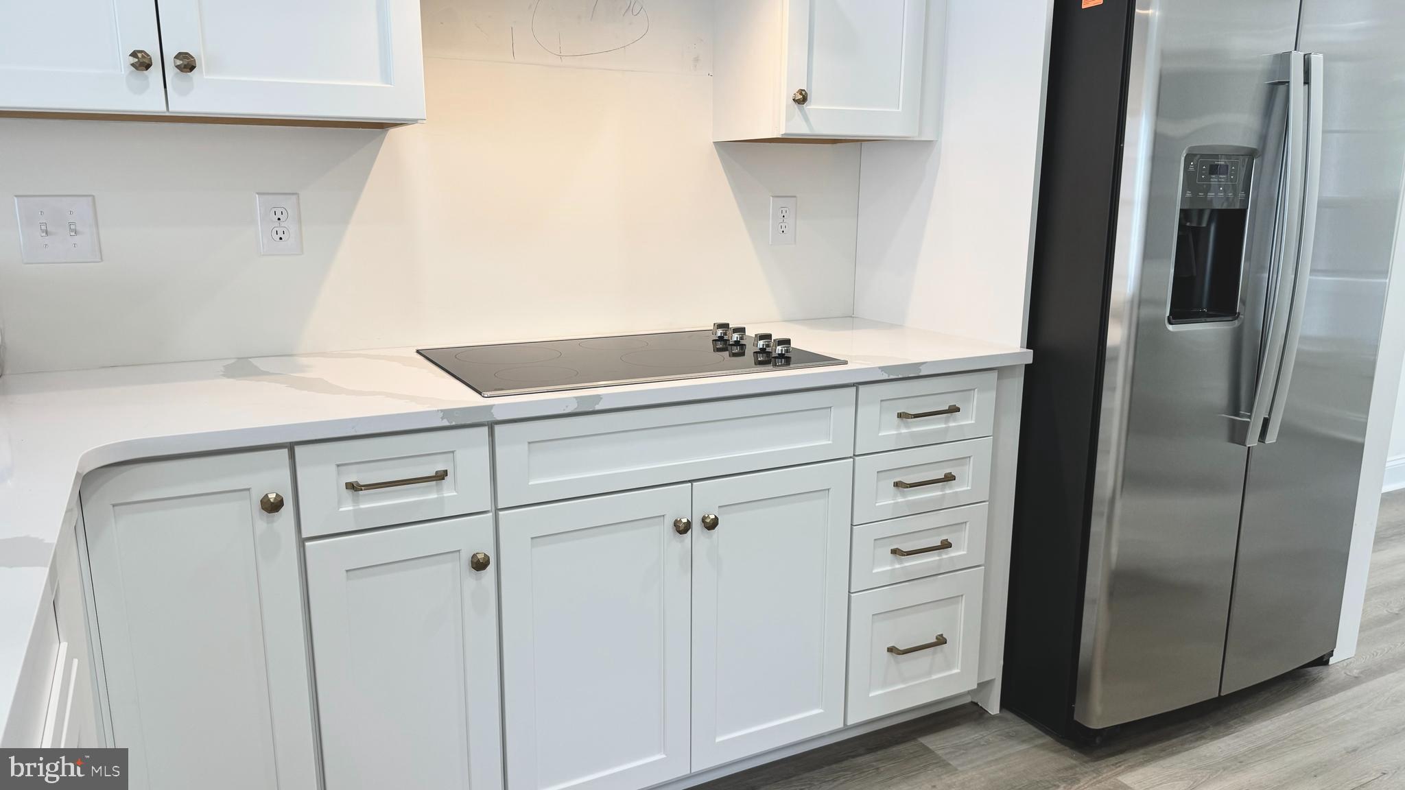 300 DIXON STREET 208