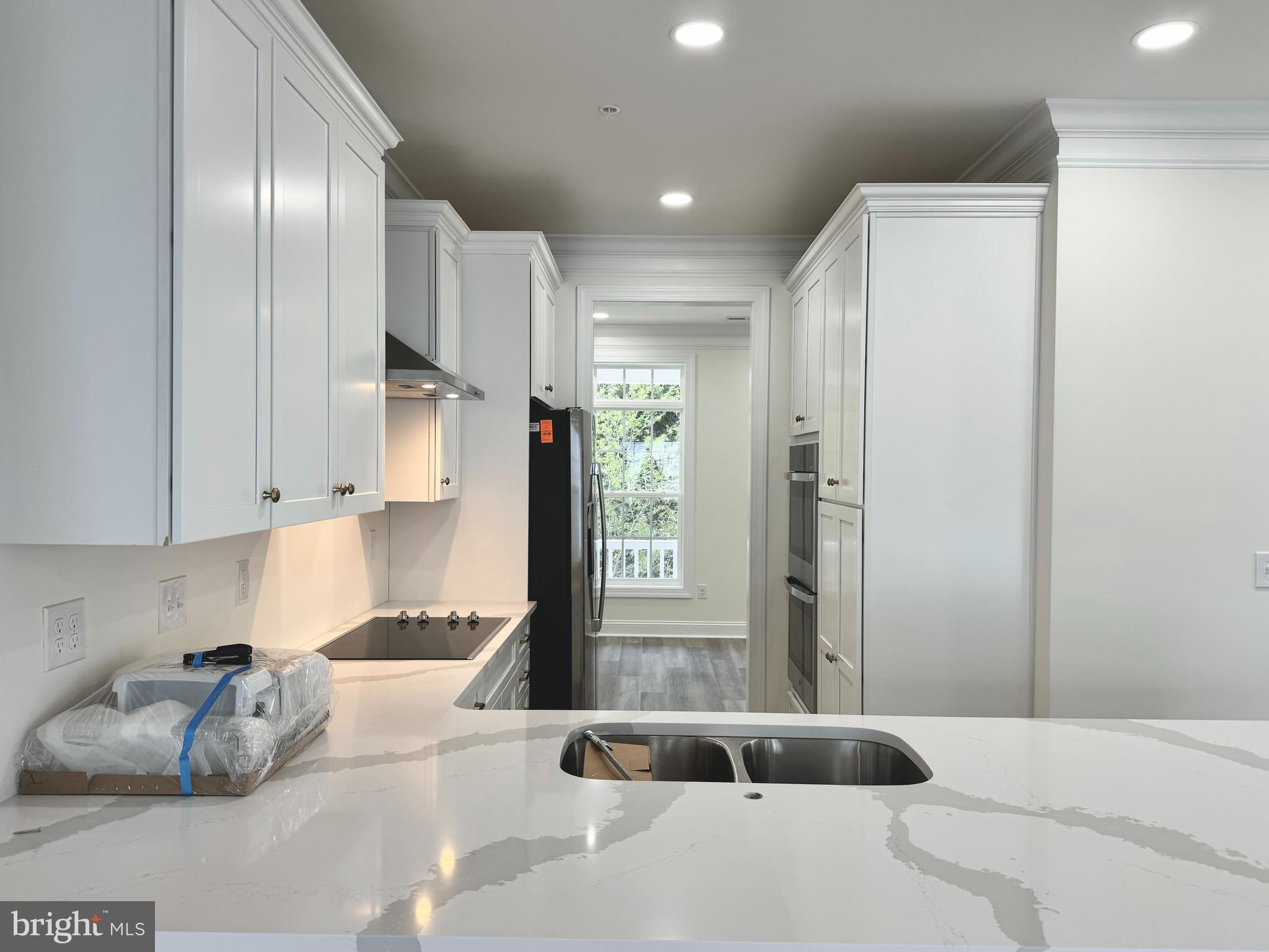 300 DIXON STREET 208