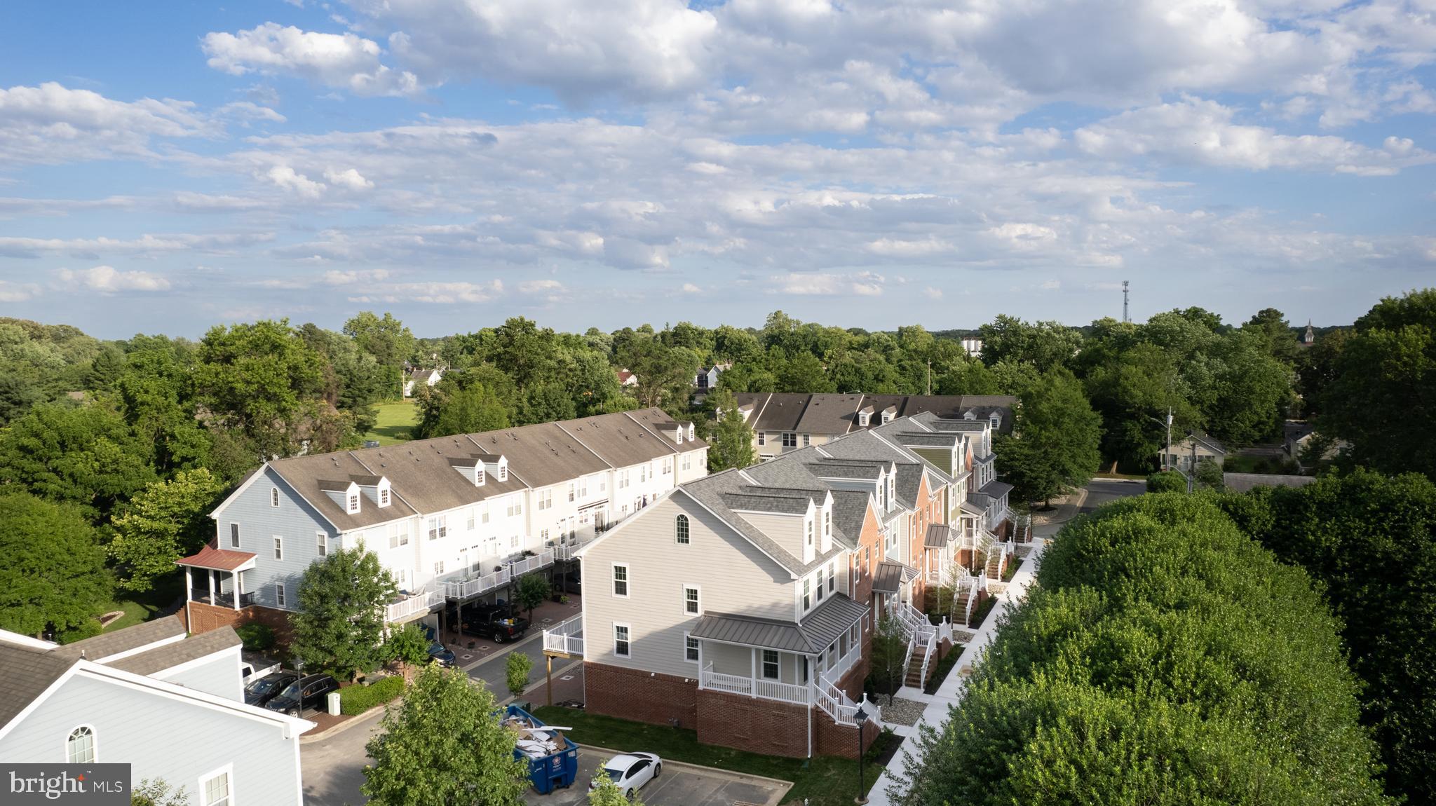 300 DIXON STREET 208