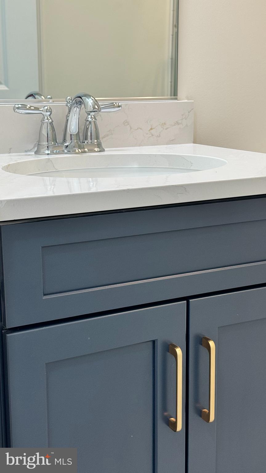 300 DIXON STREET 208