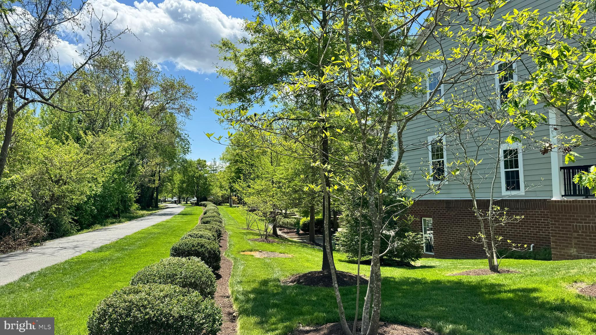 300 DIXON STREET 208