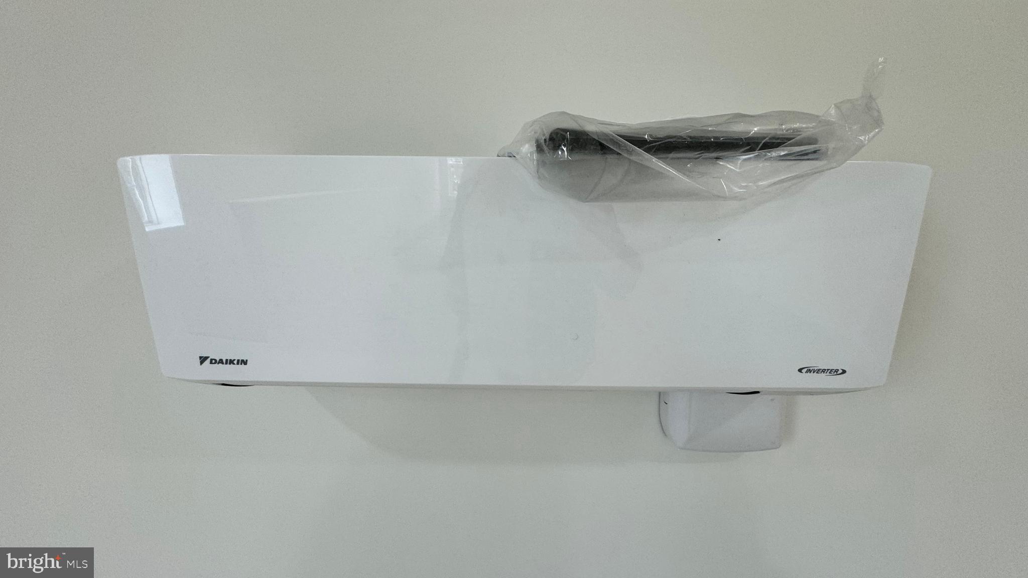 300 DIXON STREET 208