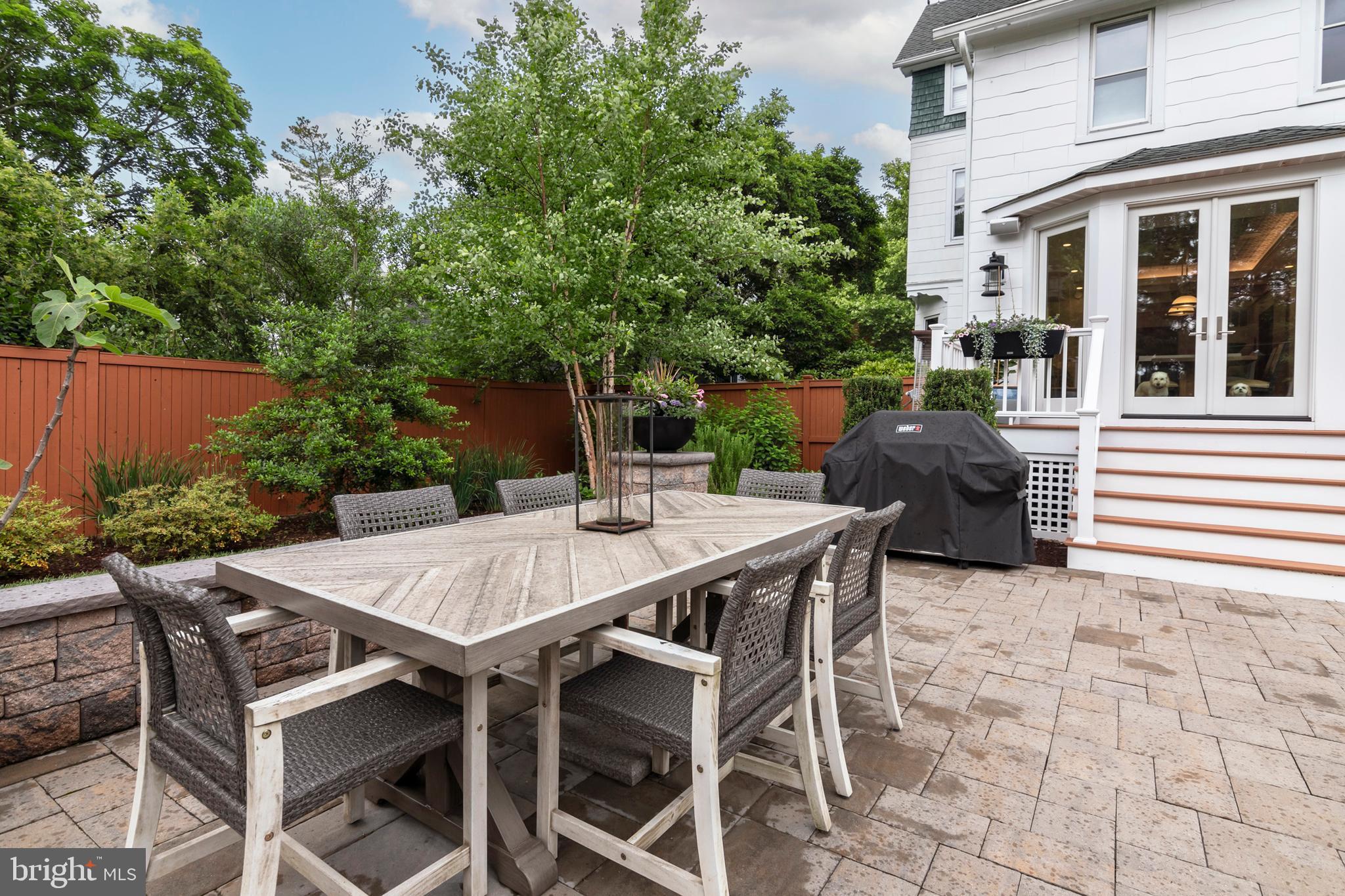 127 S HARRISON STREET