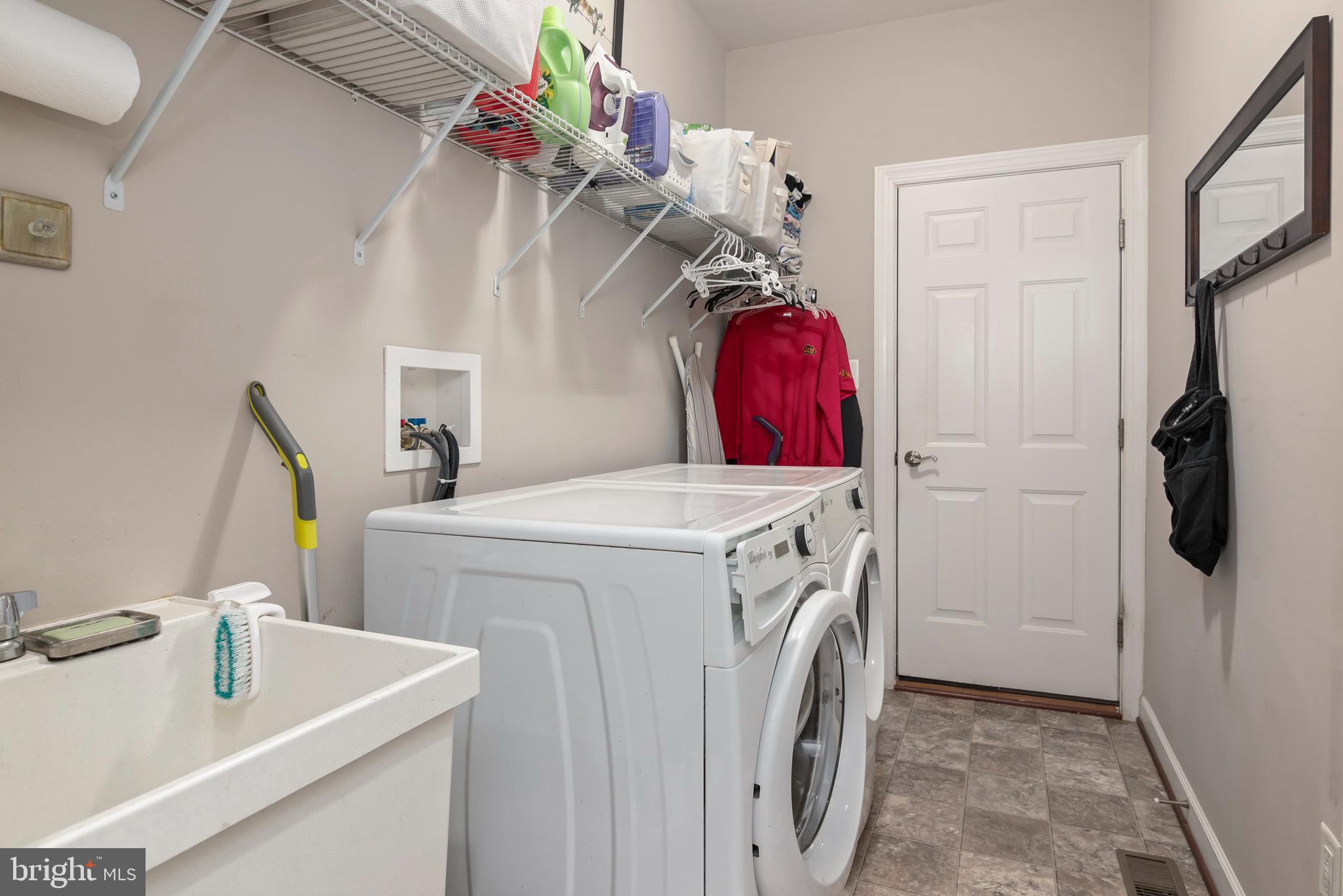 8060 EASTON VILLAGE DRIVE