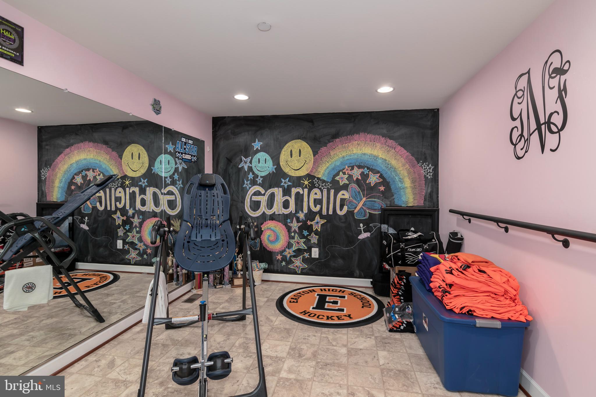 8060 EASTON VILLAGE DRIVE