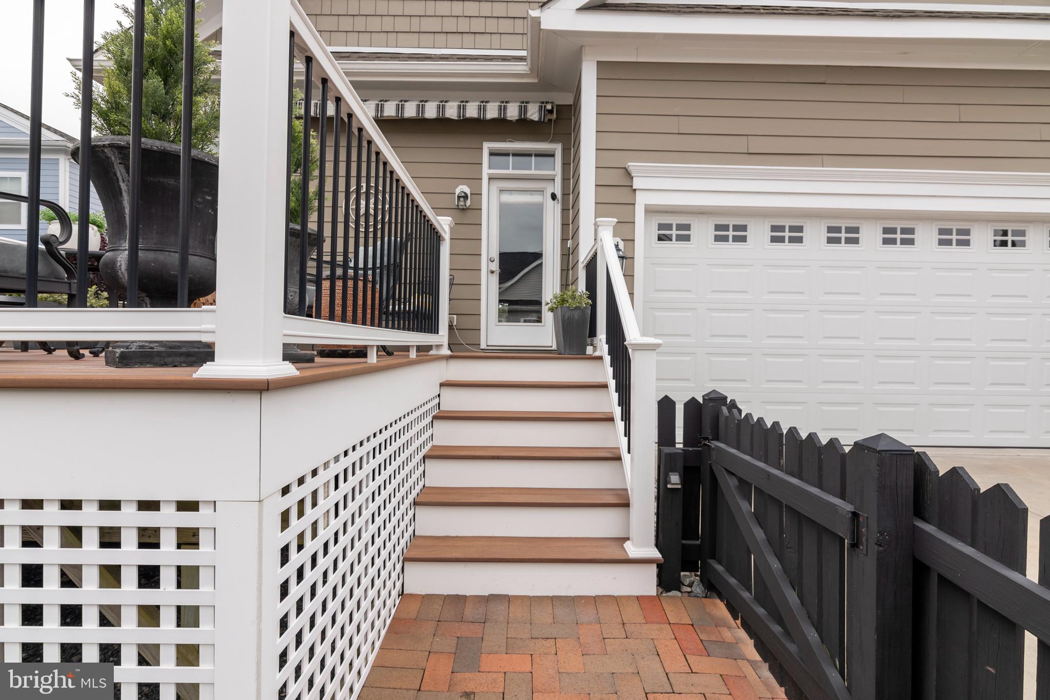 8060 EASTON VILLAGE DRIVE