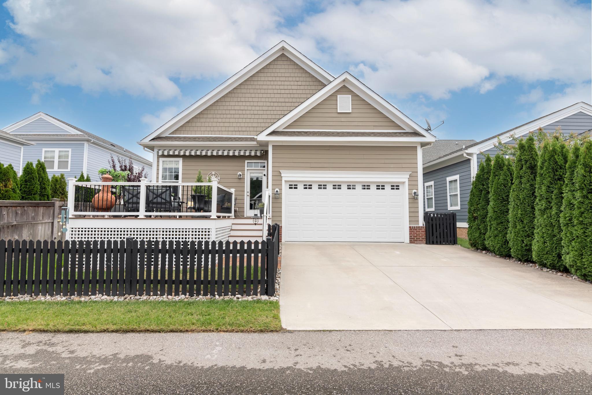 8060 EASTON VILLAGE DRIVE