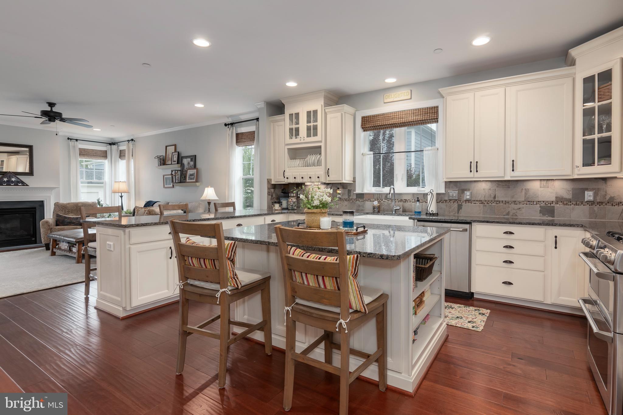 8060 EASTON VILLAGE DRIVE