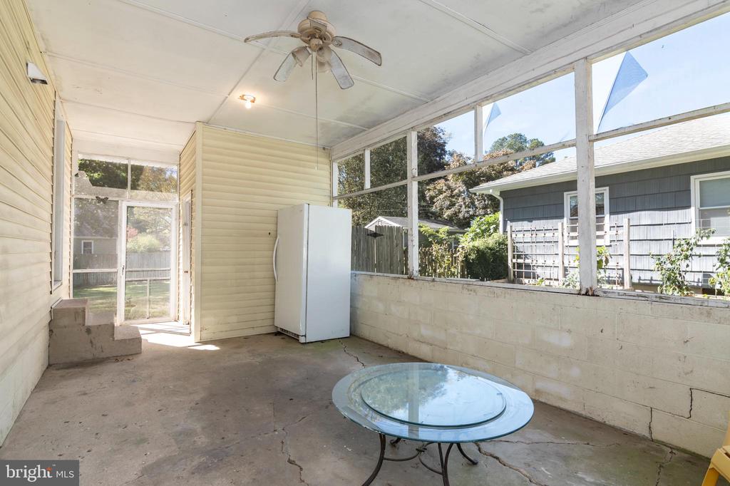 10 WILLIS AVENUE