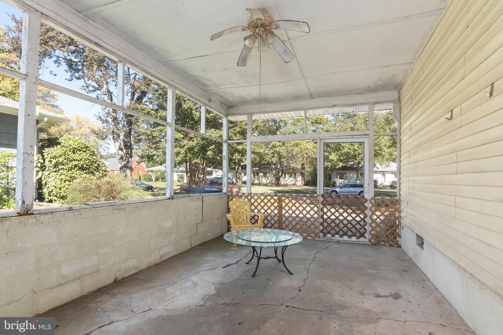 10 WILLIS AVENUE