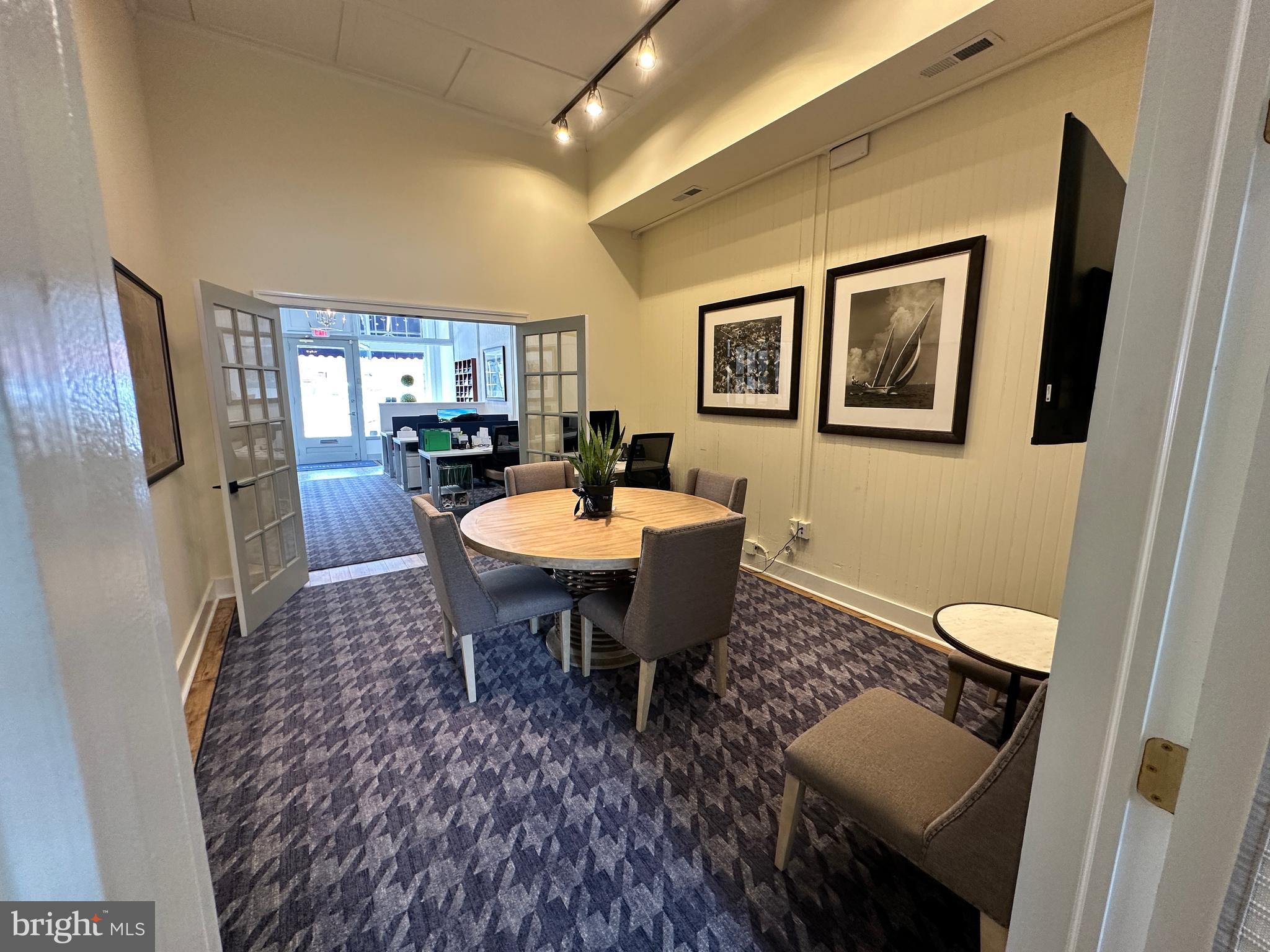 17 GOLDSBOROUGH STREET