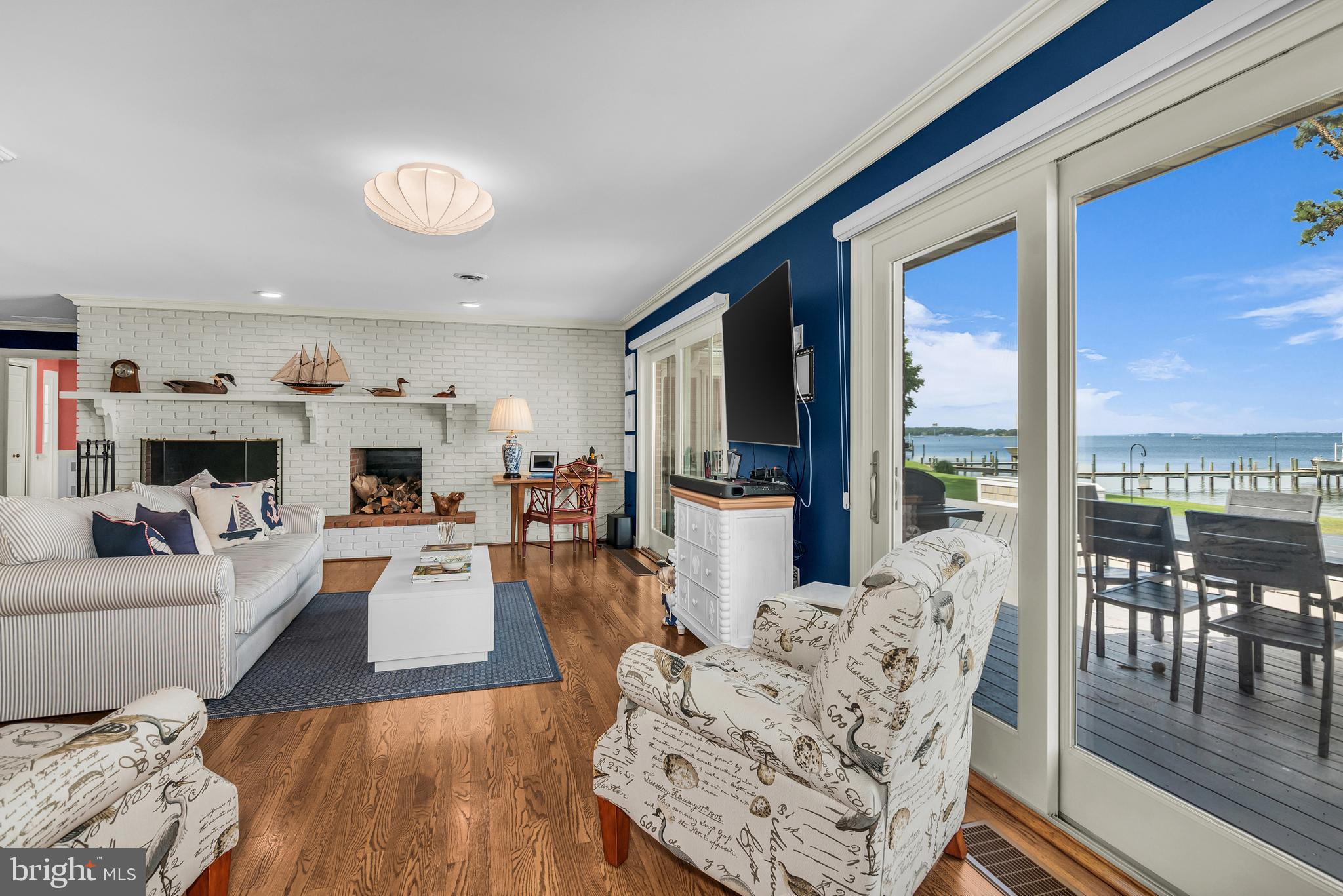 900 RIVERVIEW TERRACE