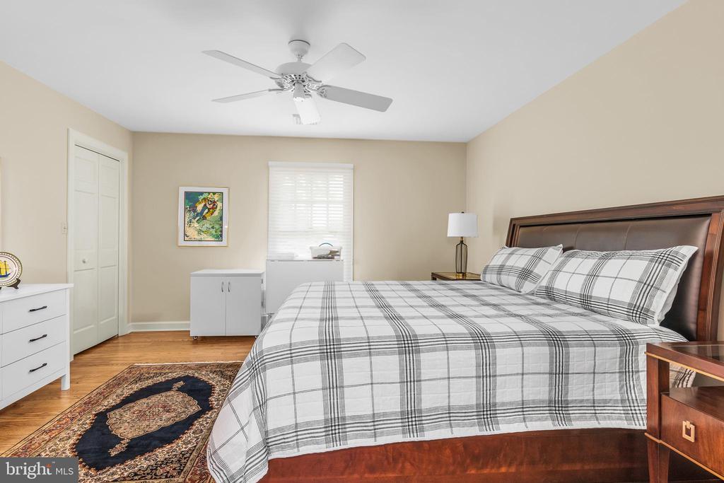 900 RIVERVIEW TERRACE