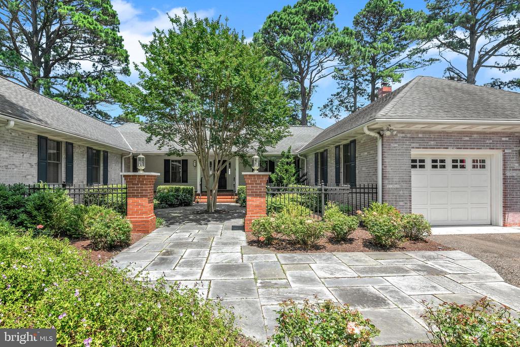 900 RIVERVIEW TERRACE