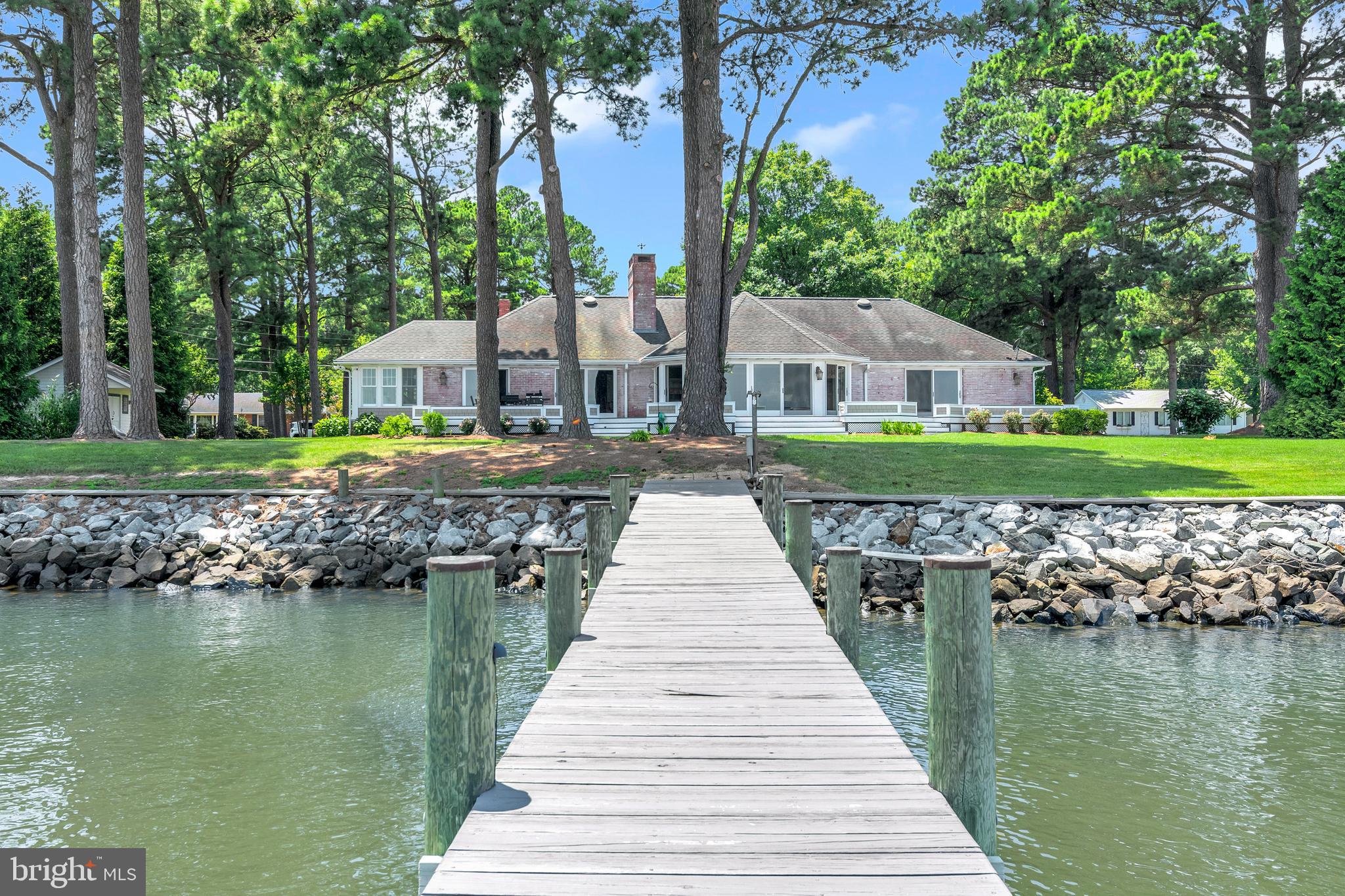 900 RIVERVIEW TERRACE