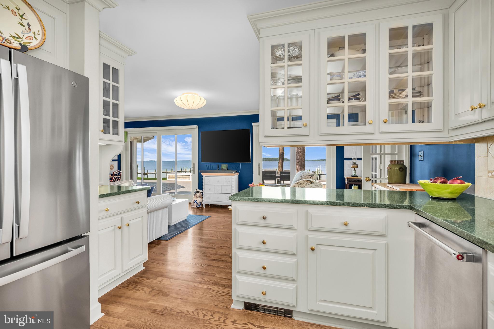 900 RIVERVIEW TERRACE