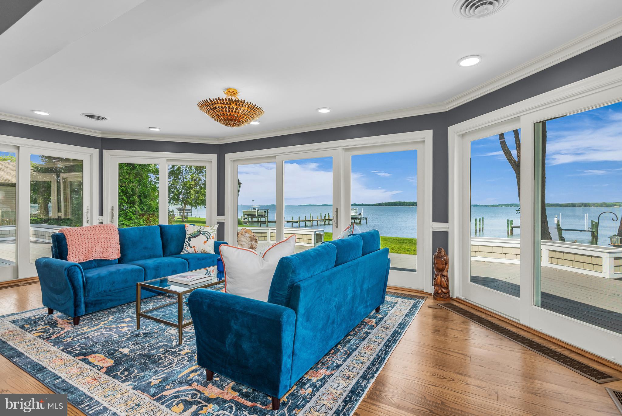 900 RIVERVIEW TERRACE