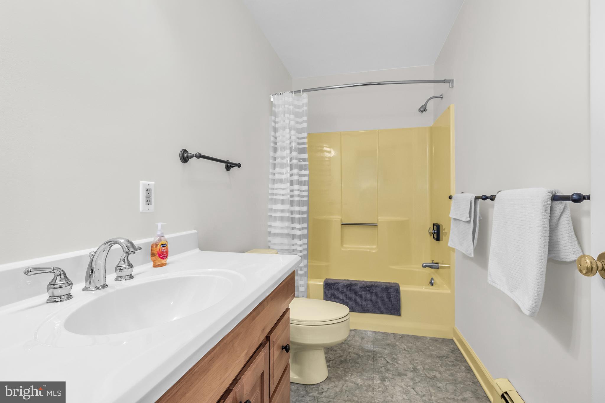 900 RIVERVIEW TERRACE