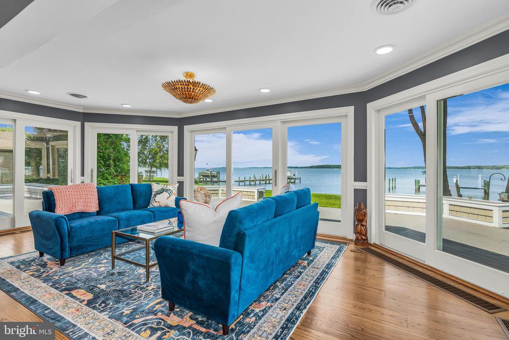 900 RIVERVIEW TERRACE