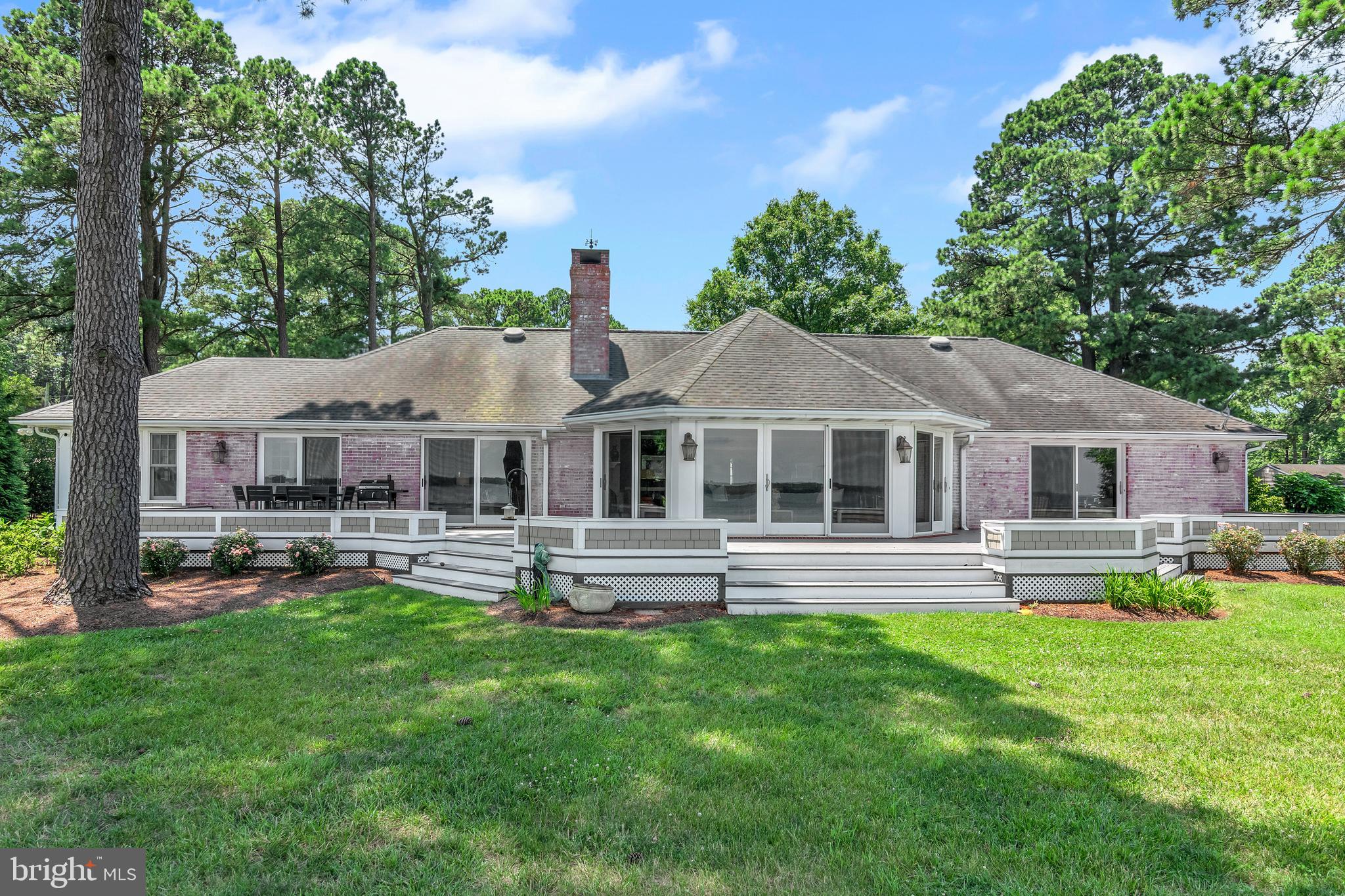 900 RIVERVIEW TERRACE