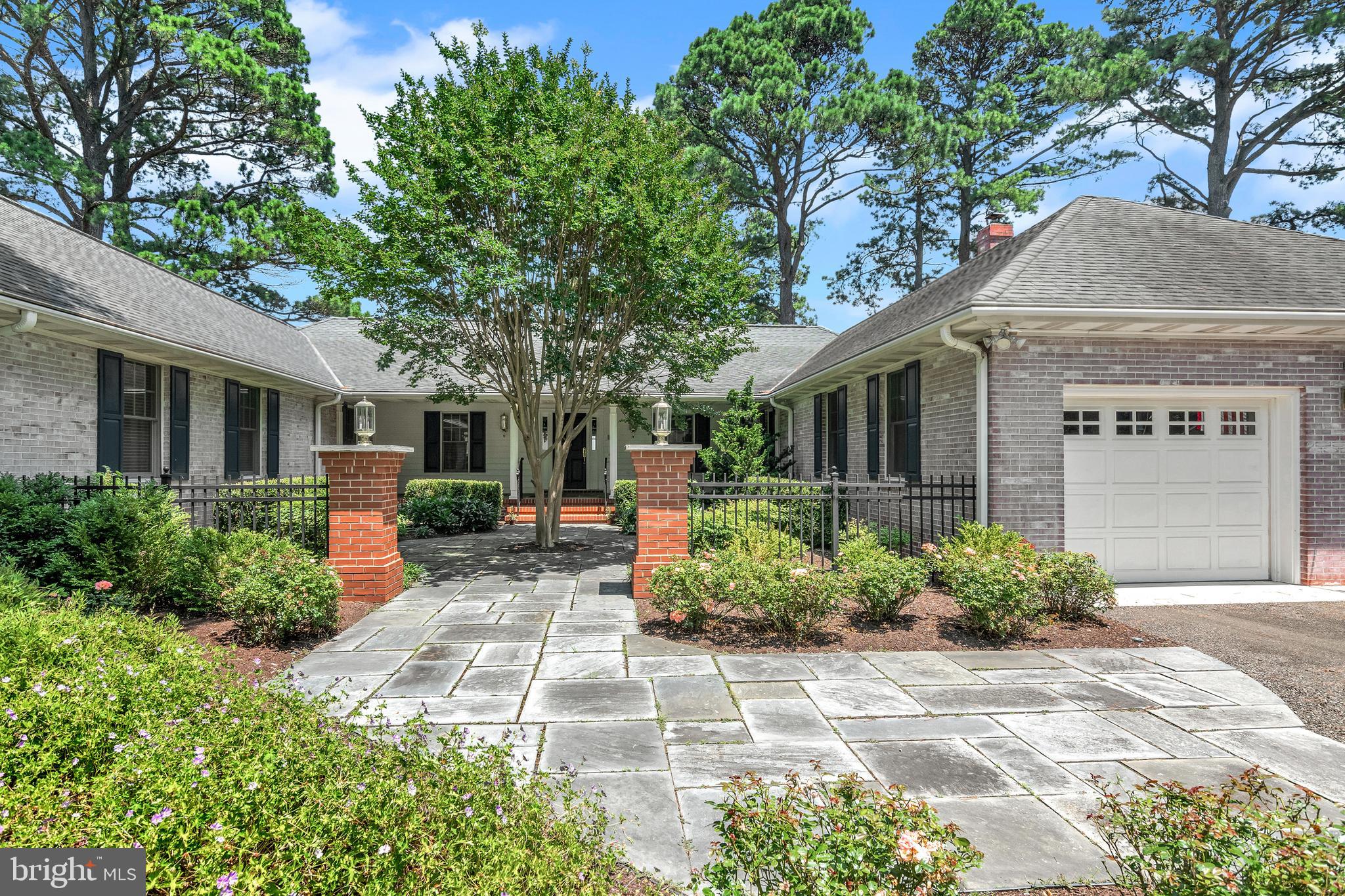 900 RIVERVIEW TERRACE