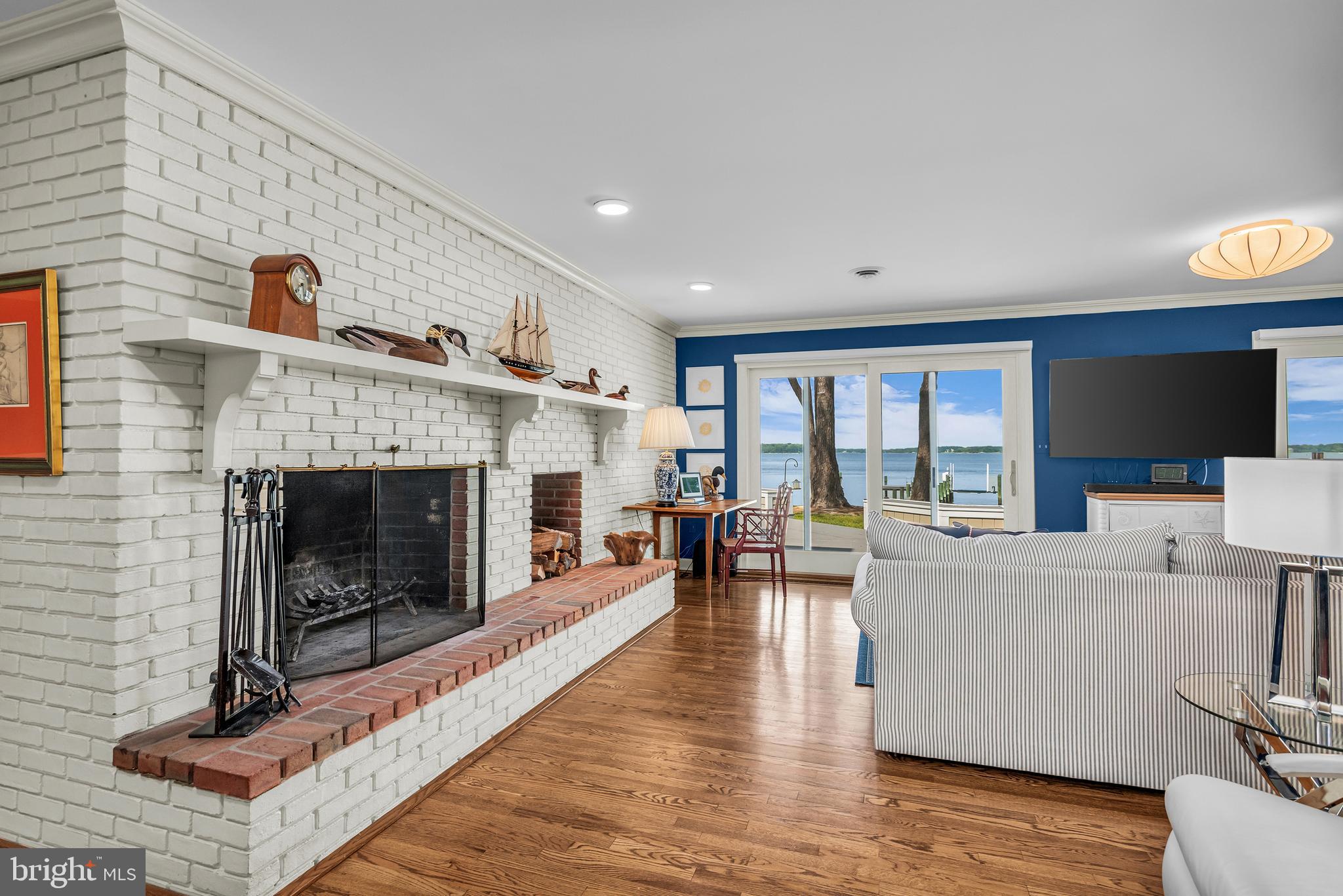 900 RIVERVIEW TERRACE