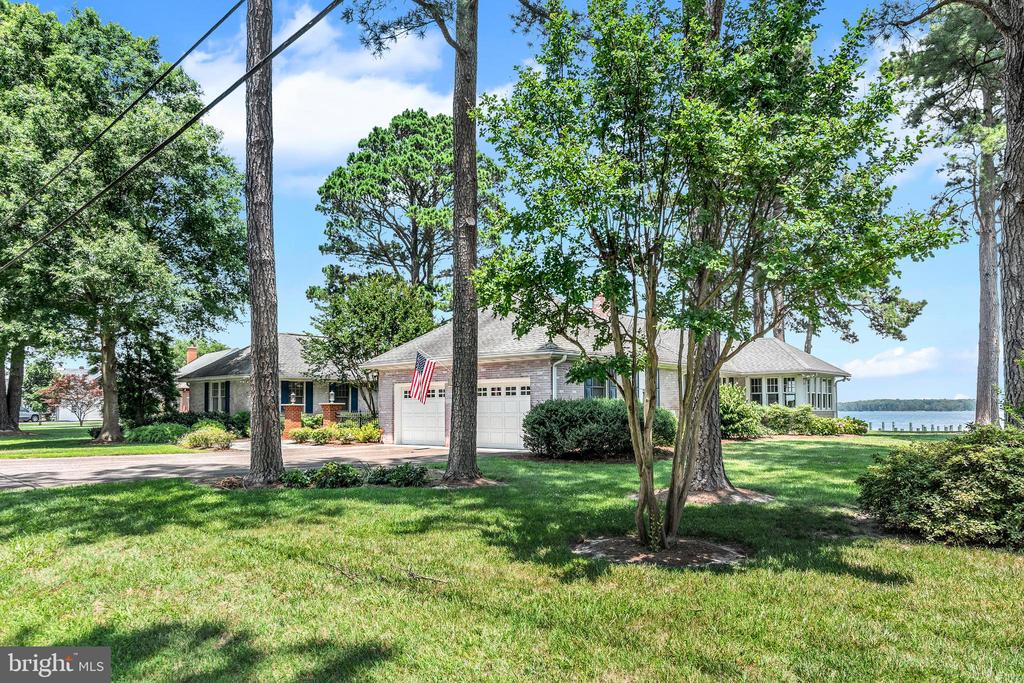 900 RIVERVIEW TERRACE