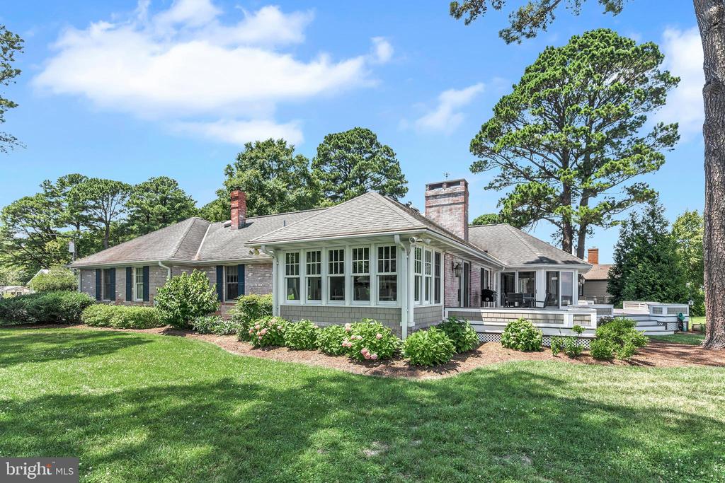 900 RIVERVIEW TERRACE