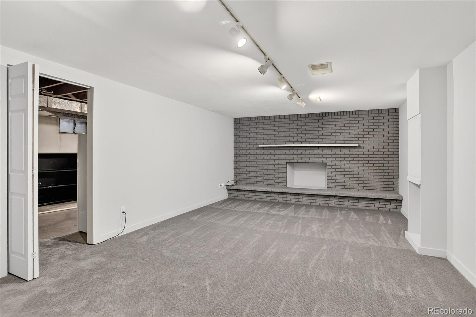 1040 W Stanford Place