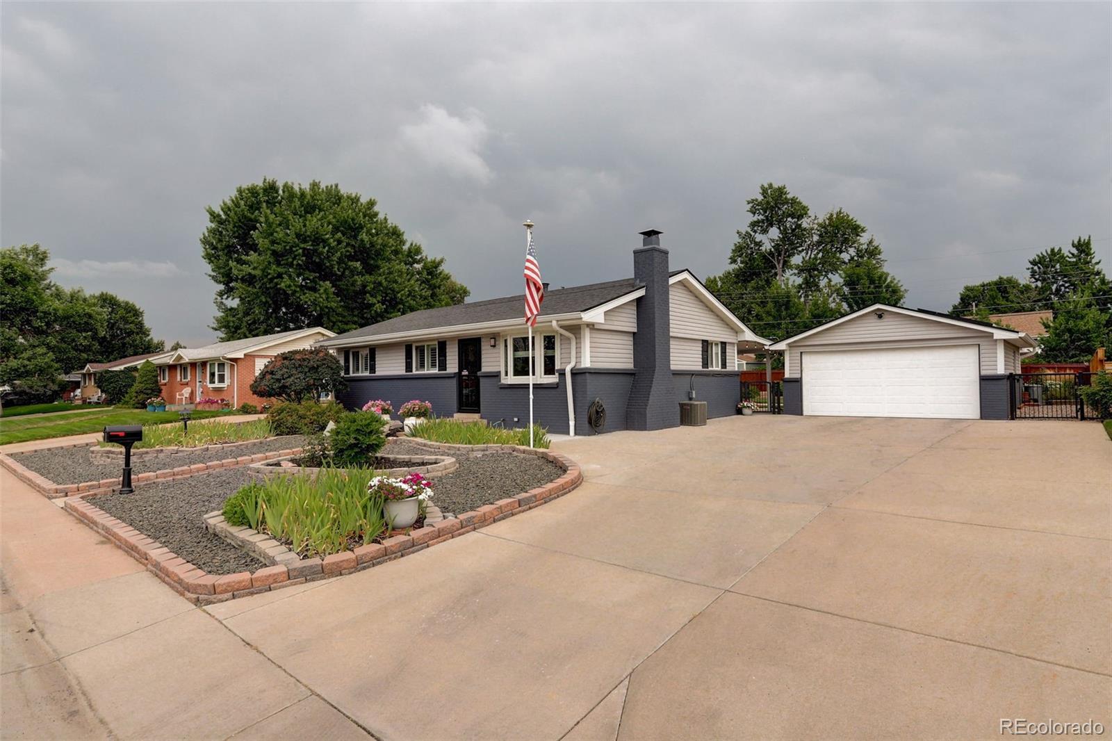 1040 W Stanford Place