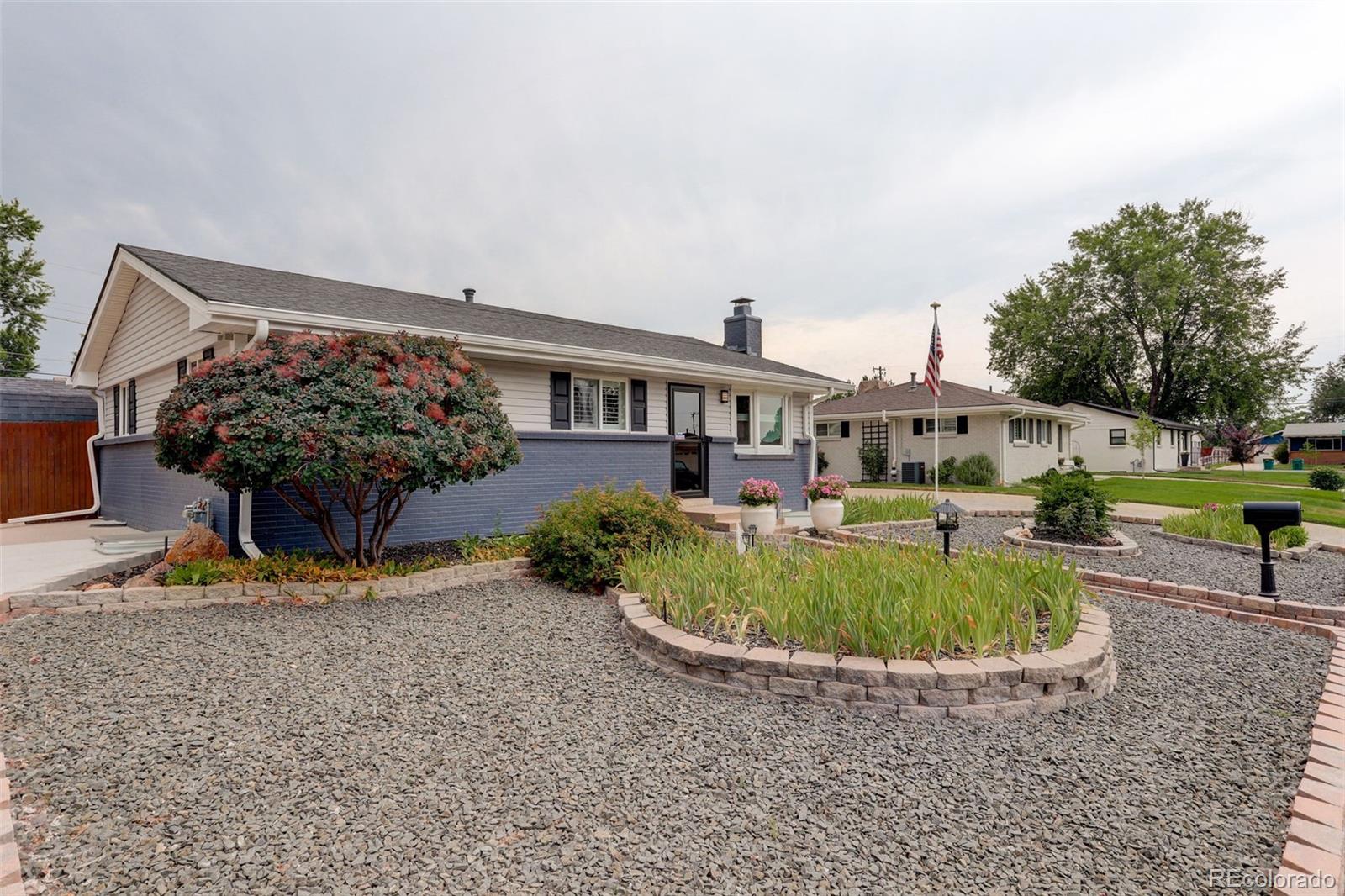 1040 W Stanford Place