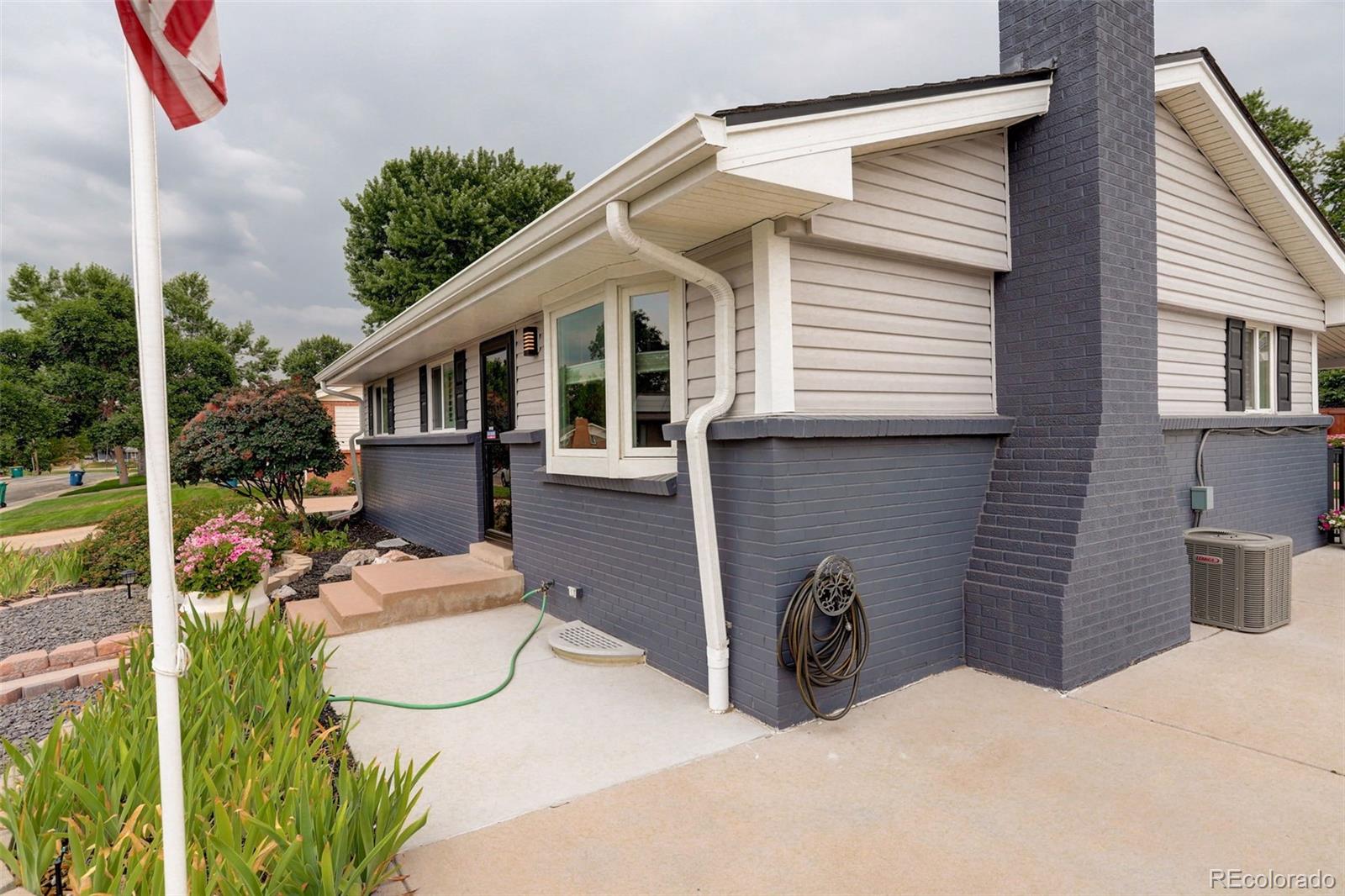 1040 W Stanford Place