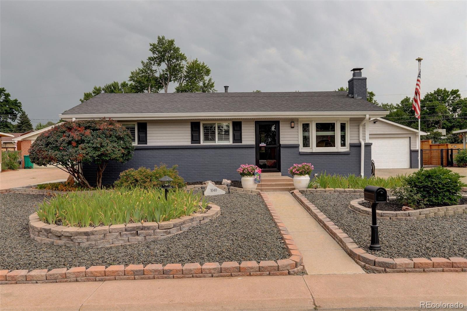 1040 W Stanford Place