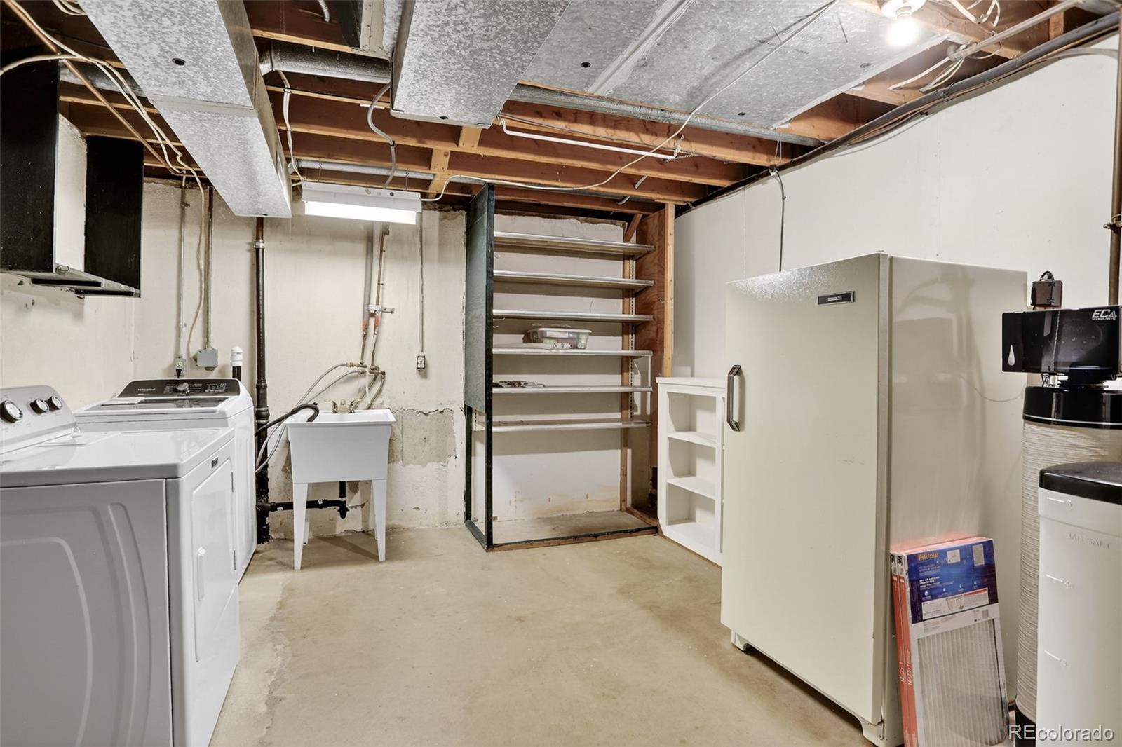 1040 W Stanford Place