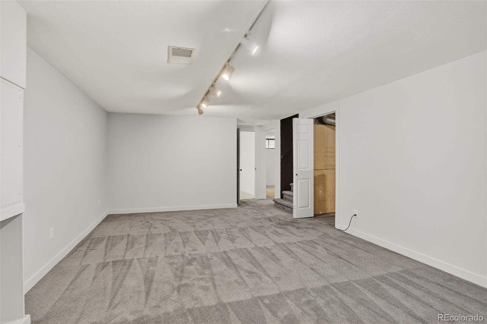 1040 W Stanford Place